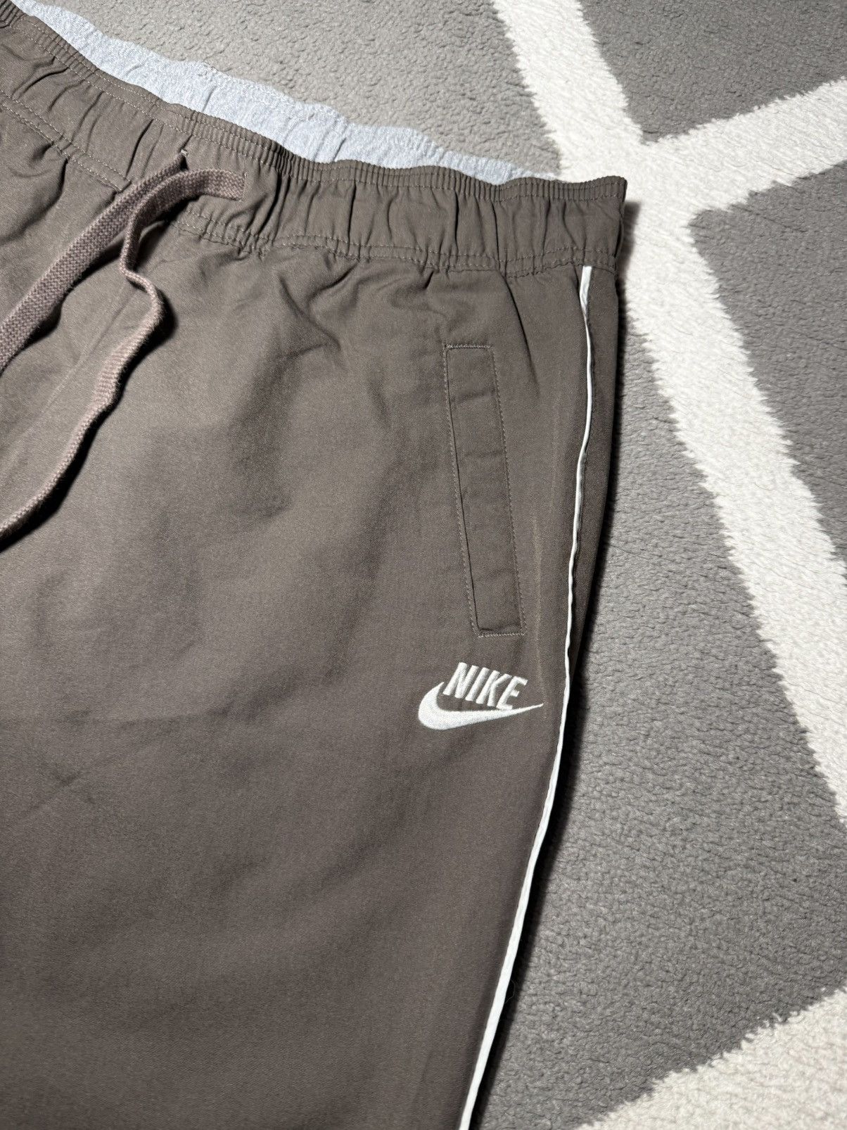 Nike × Vintage Vintage 00’s Y2K Nike Swoosh Loose Fit Sweatpants Brown Size 26" / US 2 / IT 38 - 8 Thumbnail