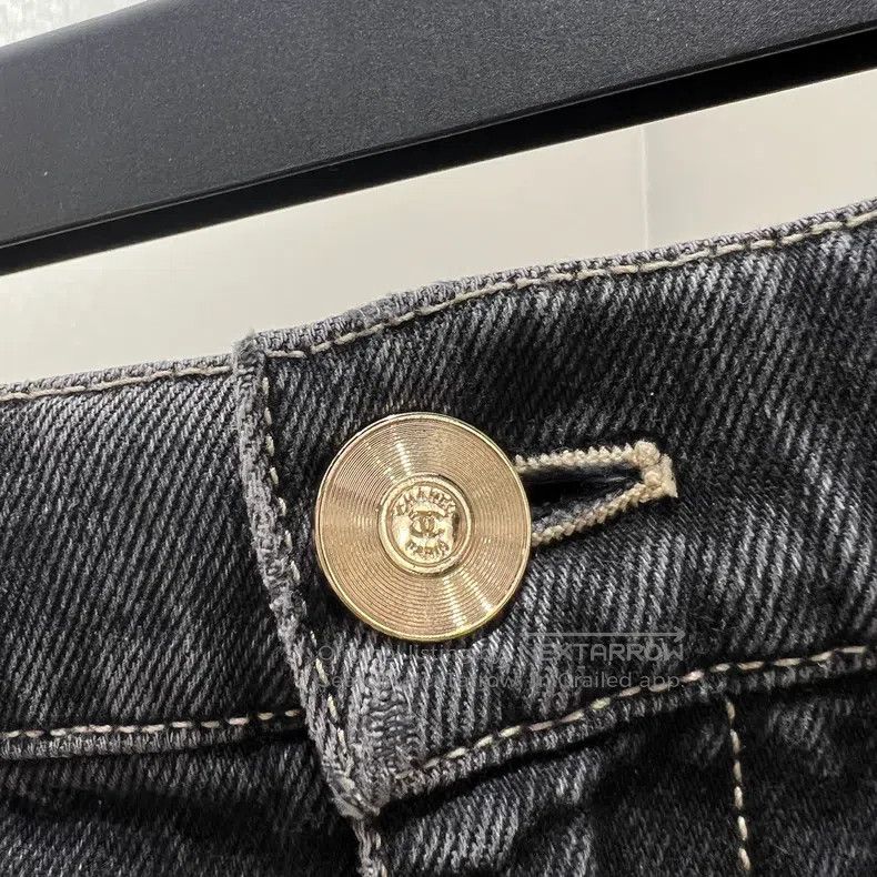 Chanel Chanel Logo button denim shorts Size 25" / US 0 / IT 36 - 6 Thumbnail