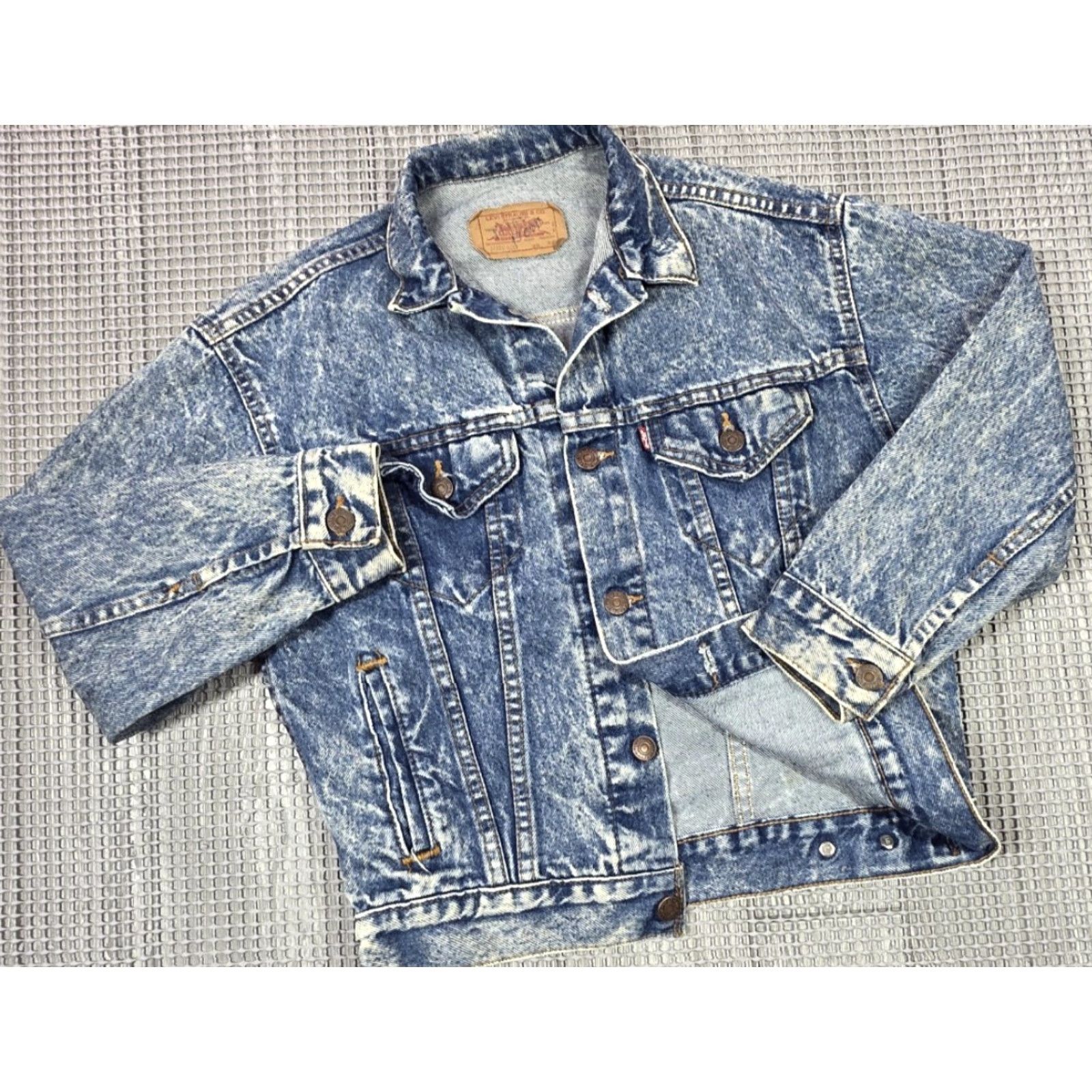 Levi's VINTAGE Levi’s Trucker Jacket Denim Stonewash 57508 80s 90s Mens Small Blue Distressed Logo Pockets Short Jean Jacket Size US 29 - 2 Thumbnail