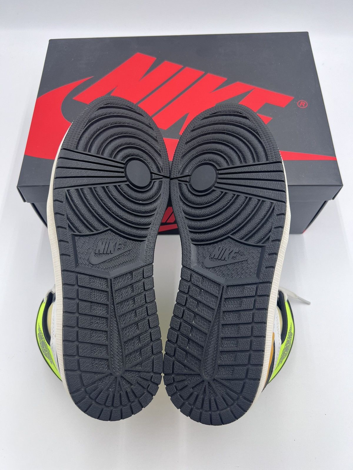 Jordan Brand Jordan 1 Retro High Volt/University Gold Size US 10 / EU 43 - 5 Thumbnail