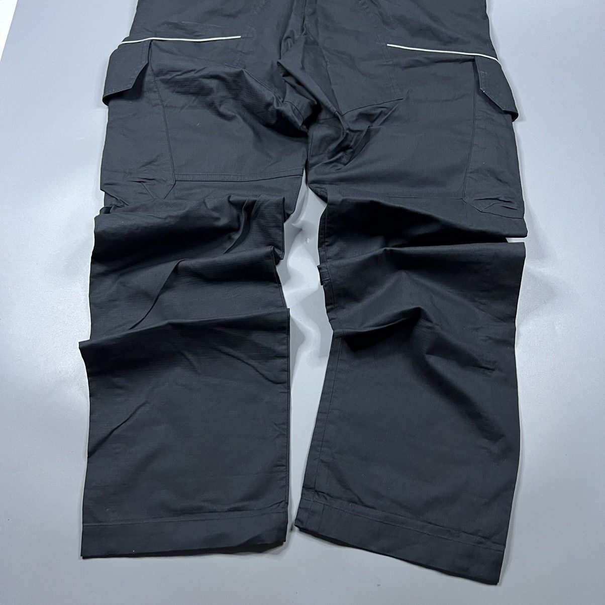 Louis Vuitton Louis Vuitton Virgil Abloh SS19 Black Cargo Pants Reflective Size US 31 - 12 Thumbnail