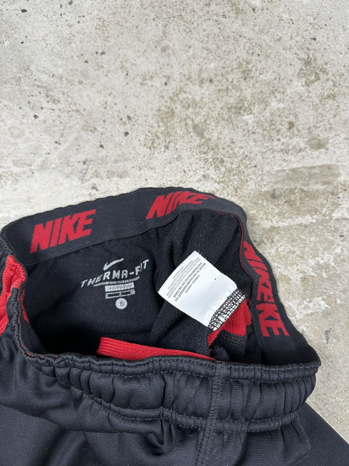 Nike ‼️ Vintage y2k Nike Black Track Pants Swoosh Therma Fit Strip Size US 32 / EU 48 - 7 Thumbnail