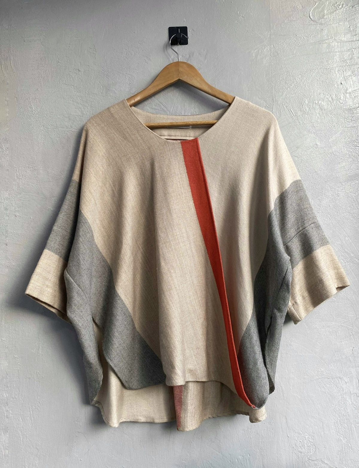 Tsumori Chisato Tsumori Chisato Beige Poncho Top Size M / US 6-8 / IT 42-44 - 1 Thumbnail