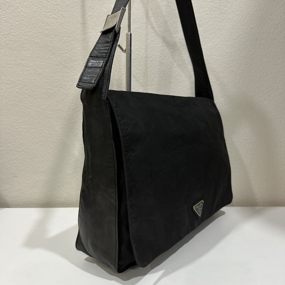 Prada AUTHENTIC PRADA NYLON TRIMMED LEATHER SHOULDER BAG Size ONE SIZE - 4 Thumbnail