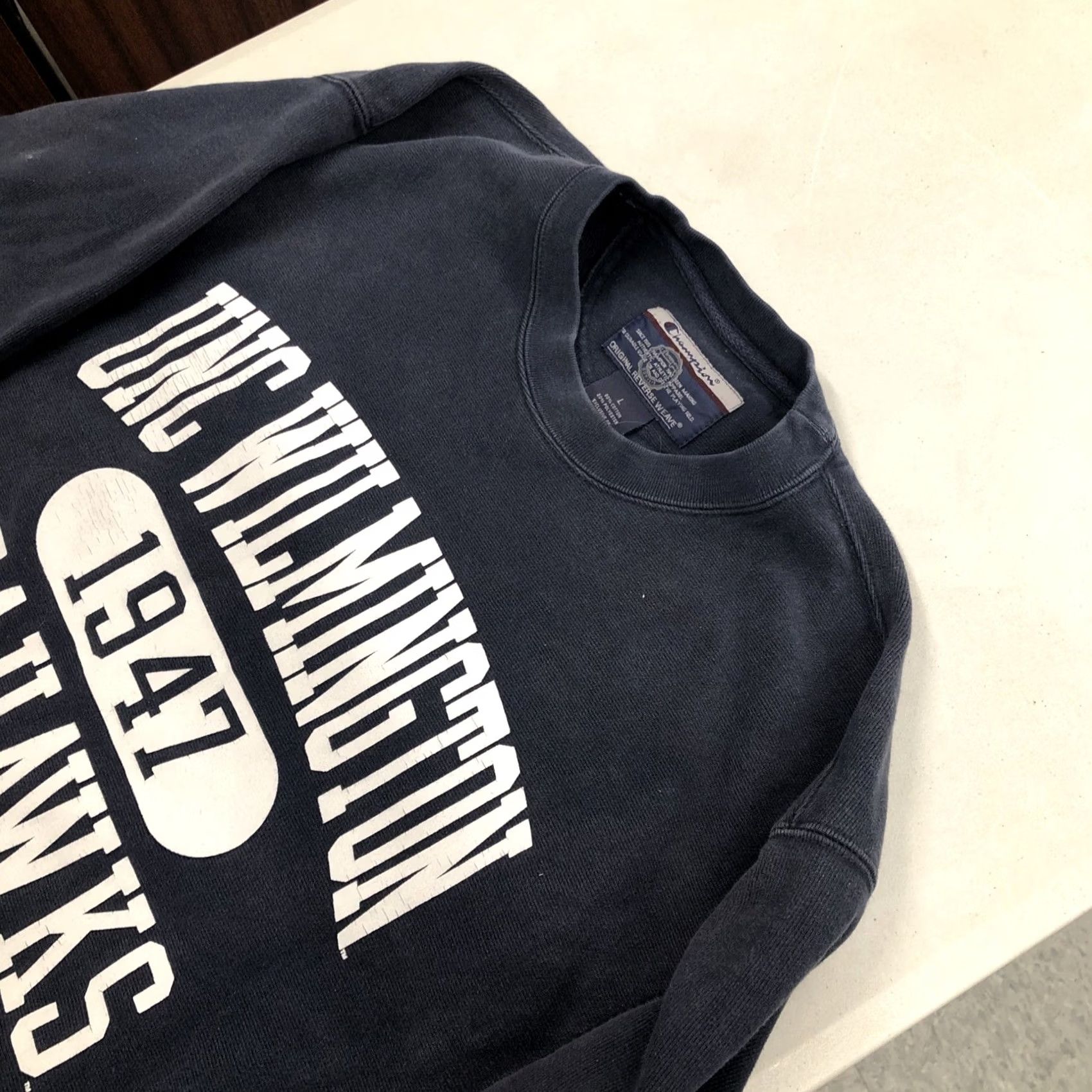 Champion VINTAGE Champion Reverse Weave UNC Wilmington Seahawks NCAA Sweatshirt Men Large Blue Regular Crew Neck Reversible 90s University Fans Mens Size US L / EU 52-54 / 3 - 5 Thumbnail