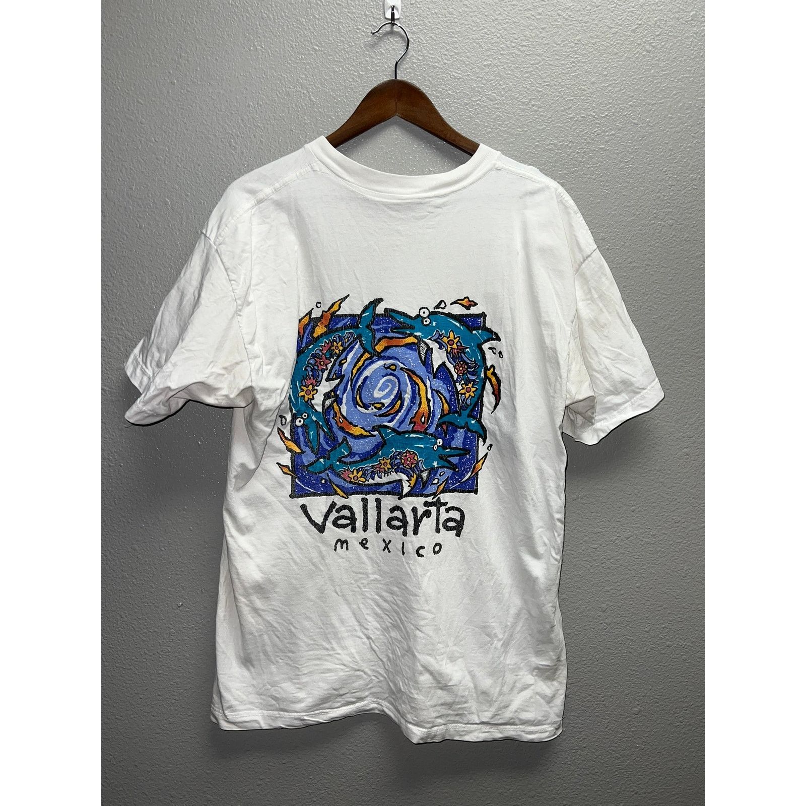Vintage Vintage Dolphin Shirt Vallarta Mexico White Fish Tee Worn L Size US L / EU 52-54 / 3 - 2 Thumbnail