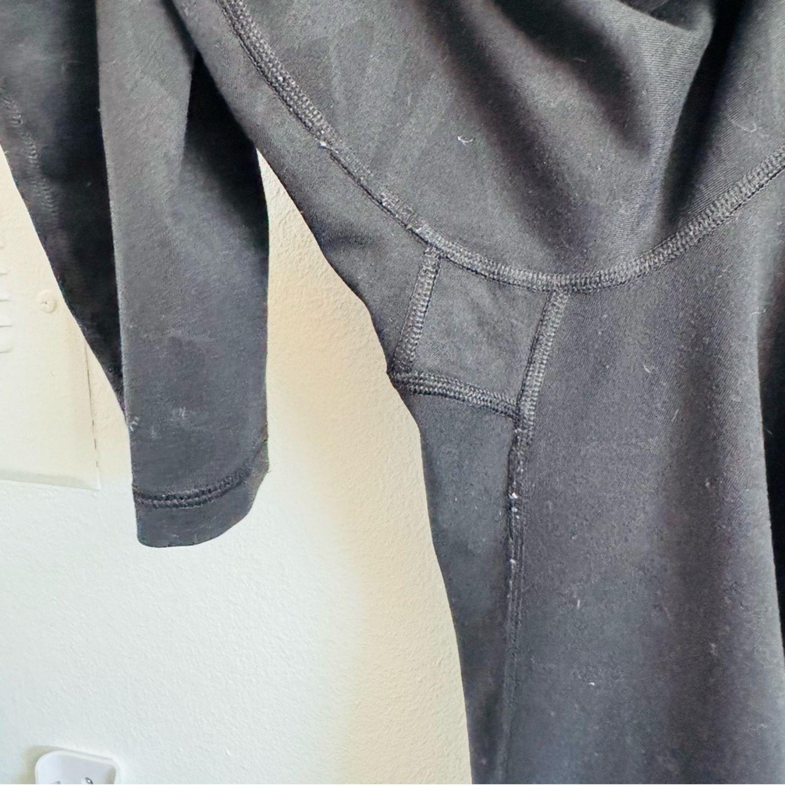 Old Navy OLD NAVY Blue Print $48 High Rise Crop Leggings Capri Gym L Size 32" / US 10 / IT 46 - 11 Thumbnail