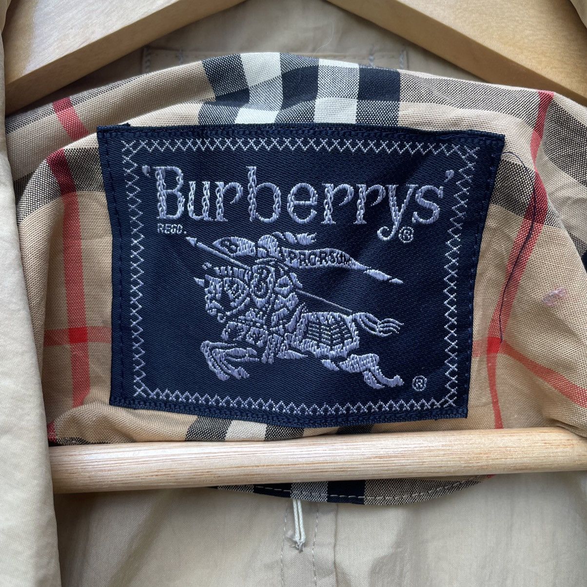 Burberry × Designer × Vintage Vintage Burberrys Long Coat Light Jacket Size US M / EU 48-50 / 2 - 15 Thumbnail