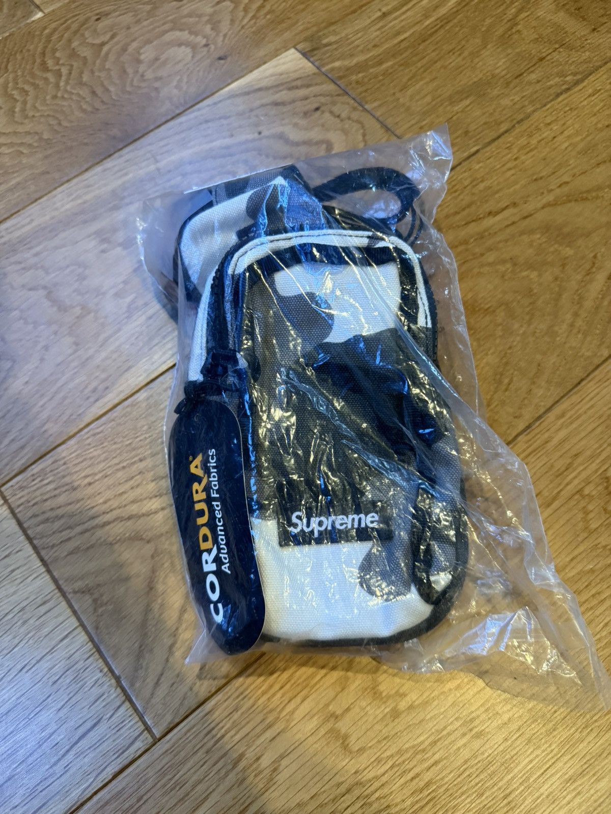 Supreme Supreme Camera Bag + Mini Pouch “Snow Camo” SS25 Size ONE SIZE - 2 Thumbnail