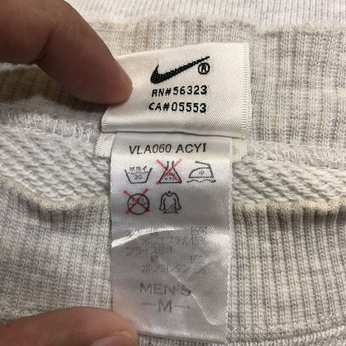 Nike × Vintage VINTAGE 90s NIKE Embroidered Spellout Logo Sweatshirt Size US M / EU 48-50 / 2 - 11 Thumbnail