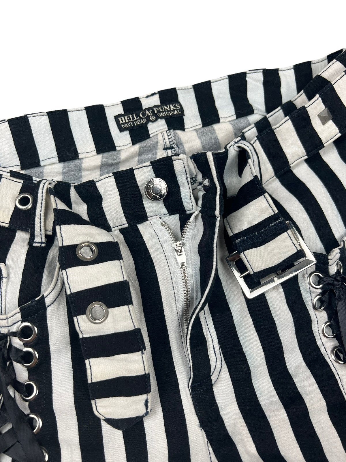 Japanese Brand Hell Cat Punks Jail Stripes Laced Shorts Size 32" / US 10 / IT 46 - 8 Thumbnail