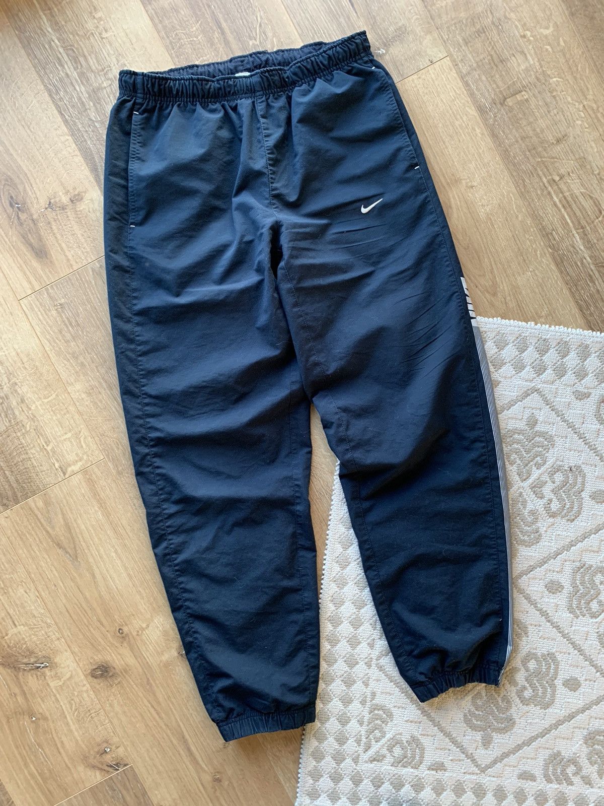 Nike Vintage Nike embroidered swoosh sweat pants Size US 32 / EU 48 - 2 Thumbnail
