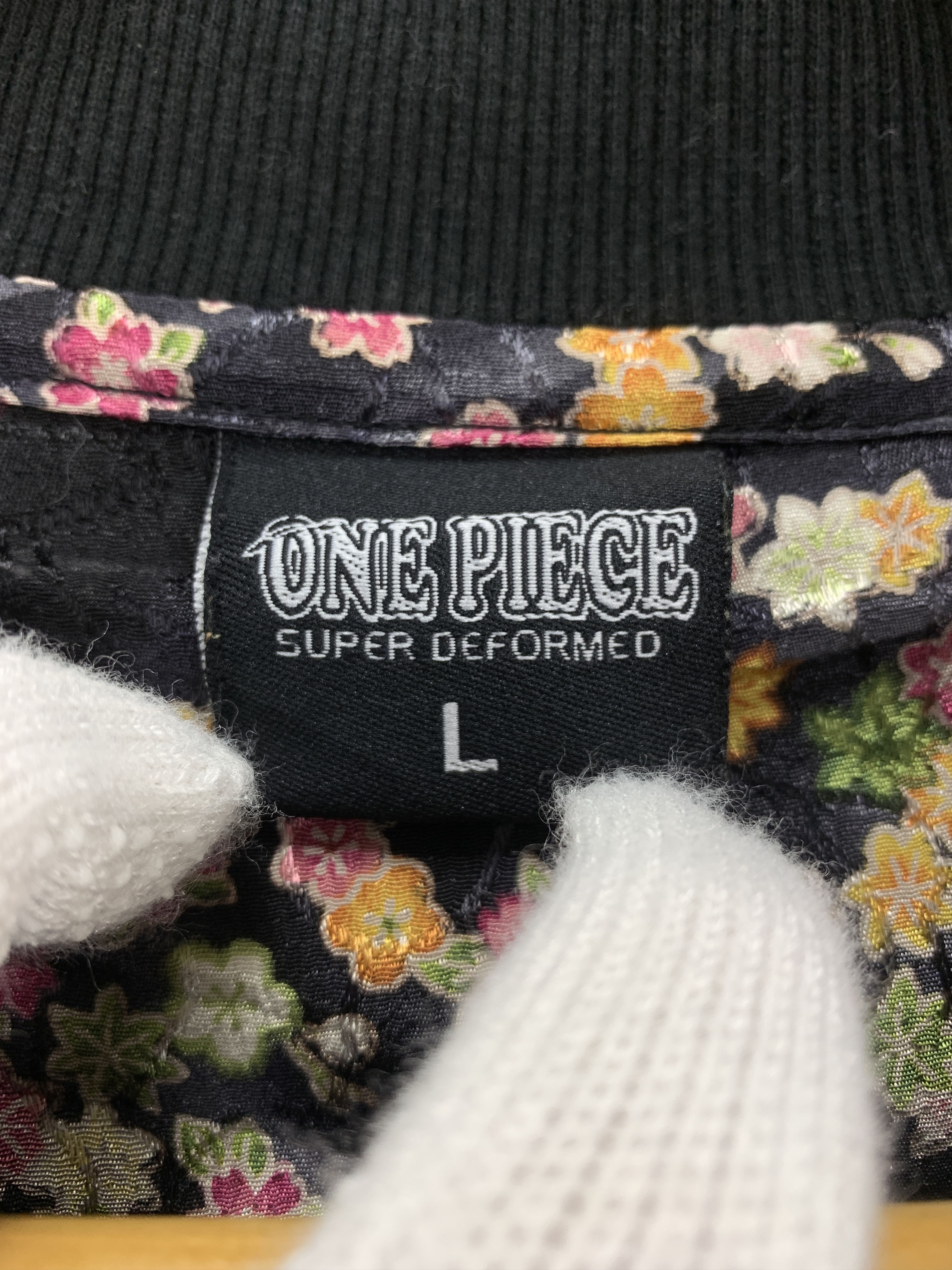 One Piece STRAW HATS CREW Nice Design Button Sweatshirt #2253/23 Size US M / EU 48-50 / 2 - 6 Thumbnail