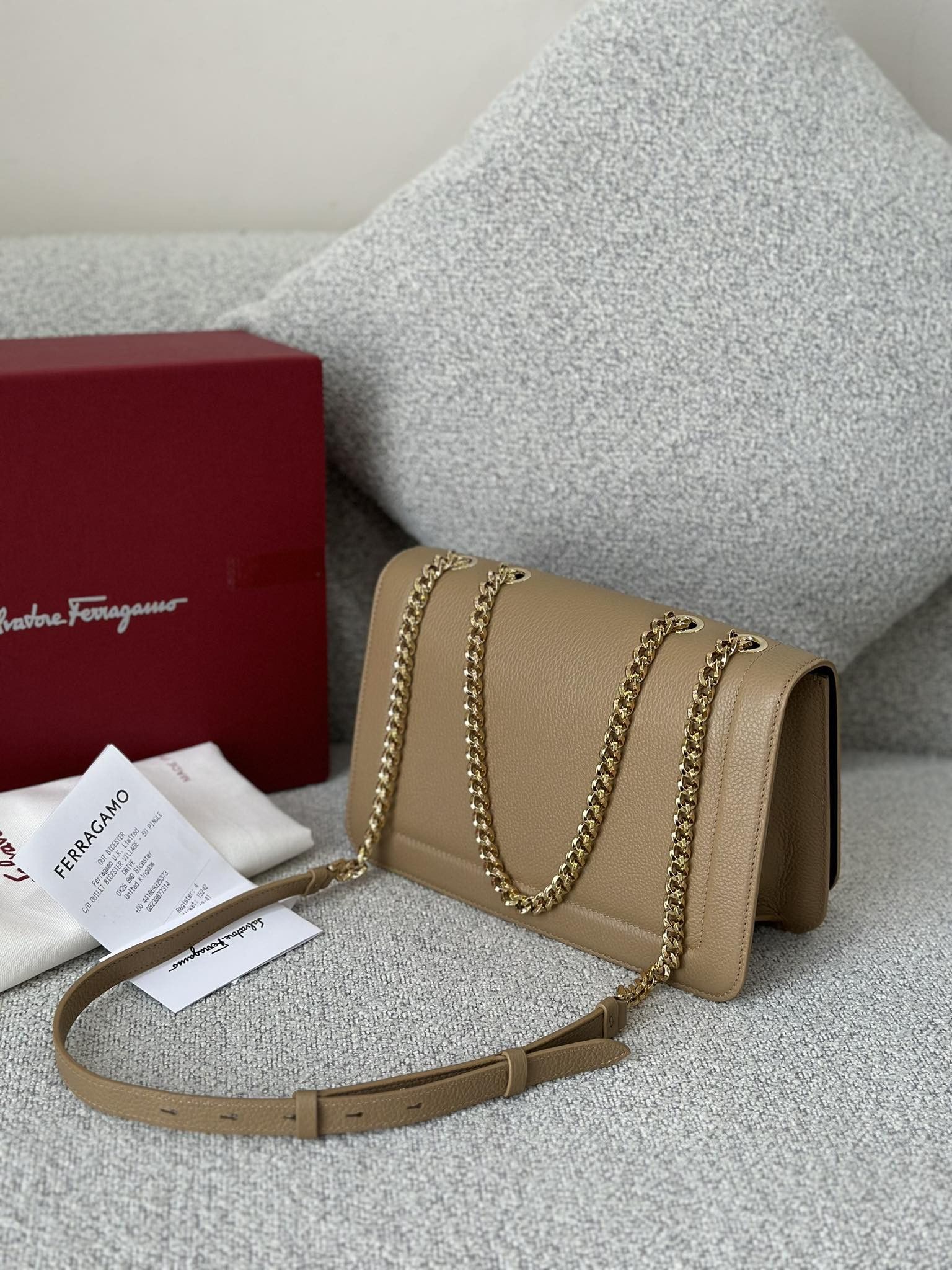 Salvatore Ferragamo o1s1rm0924 Size: OS / Vara Bow Shoulder Bag in Brown Size ONE SIZE - 5 Thumbnail