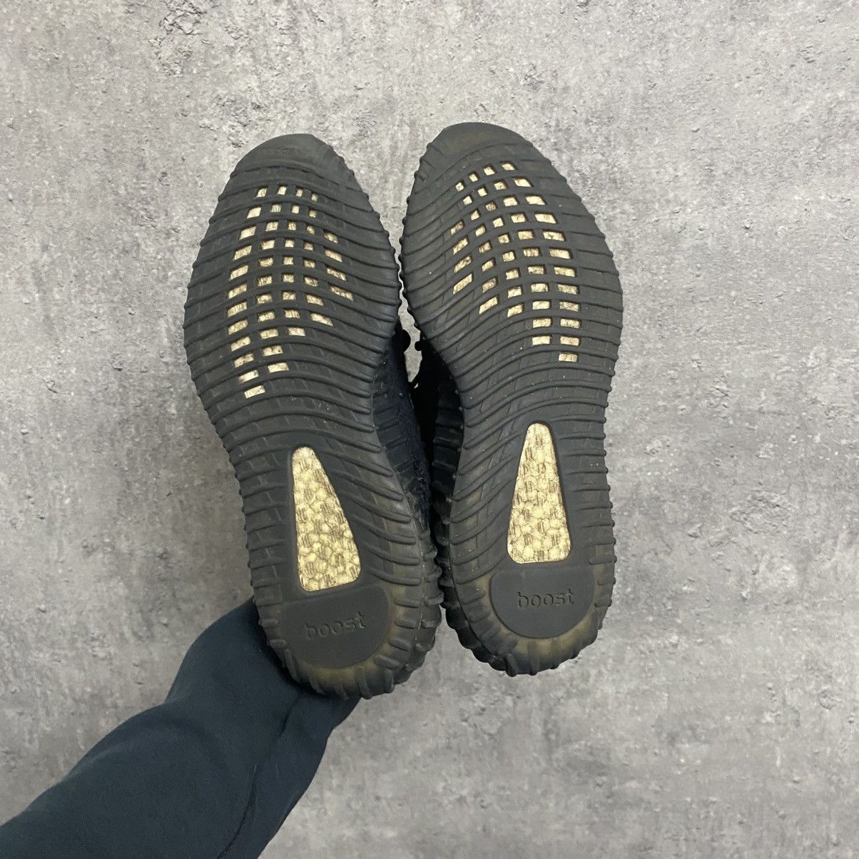 Adidas Adidas Yeezy Boost 350 V2 Onyx Size 7 Size US 7 / EU 40 - 7 Thumbnail