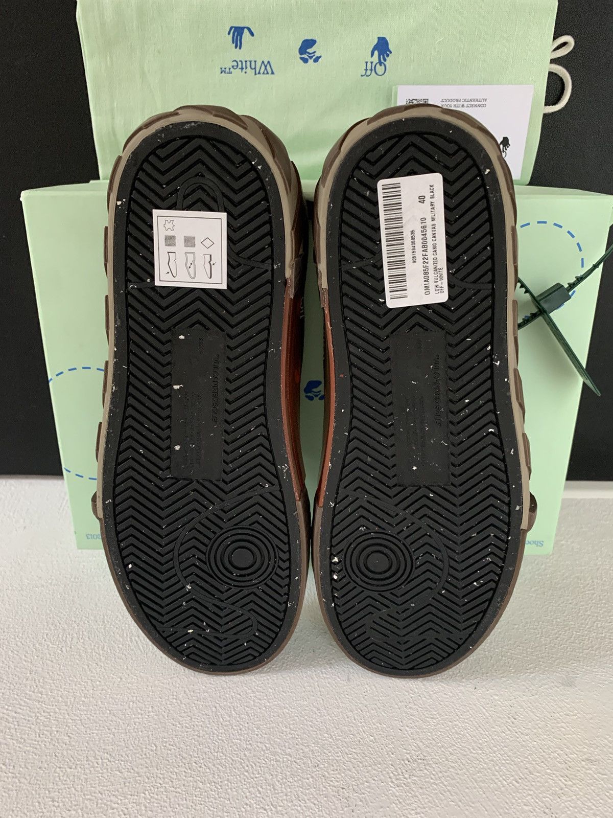 Off-White OFF-WHITE LOW VULCANIZED CAMO CANVAS Size US 7 / EU 40 - 11 Thumbnail