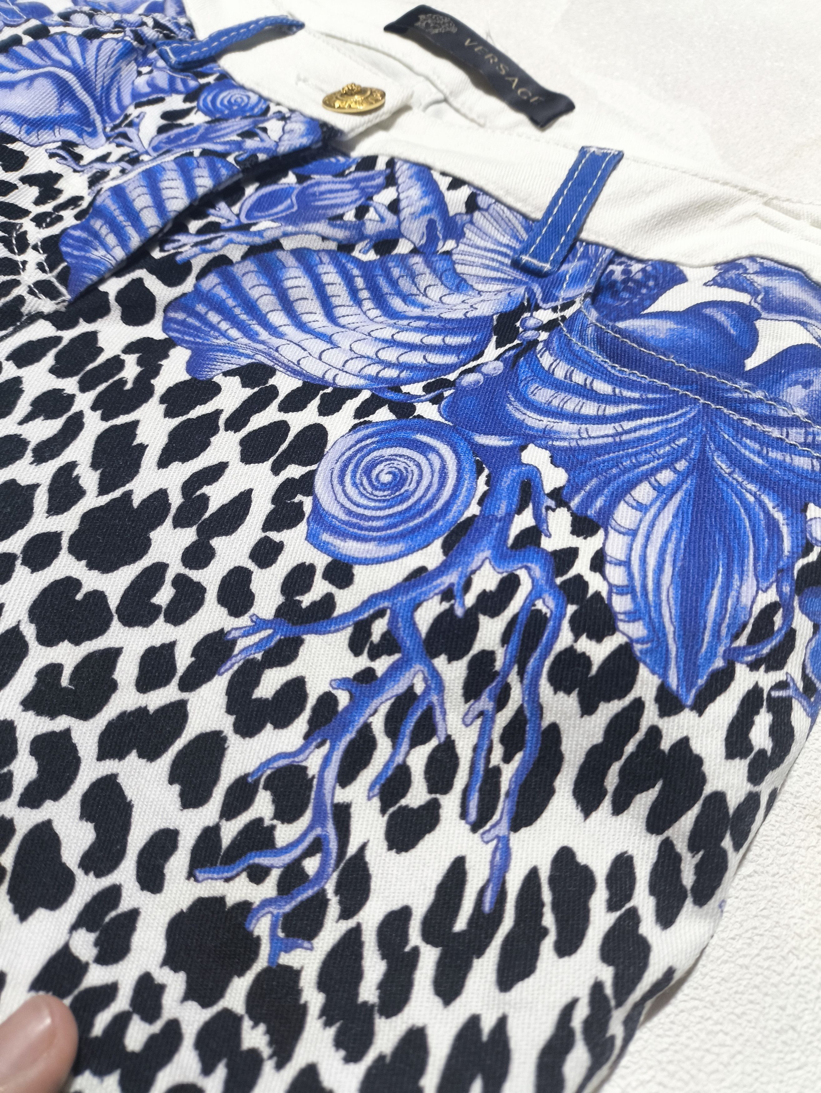 Versace Versace jeans full print Aqua life and Leopard Size 26" / US 2 / IT 38 - 4 Thumbnail