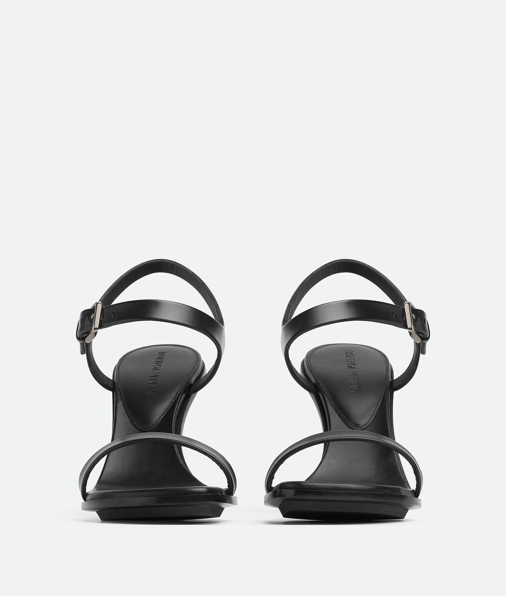 o1bcso1str0725 Step Sandals in Black