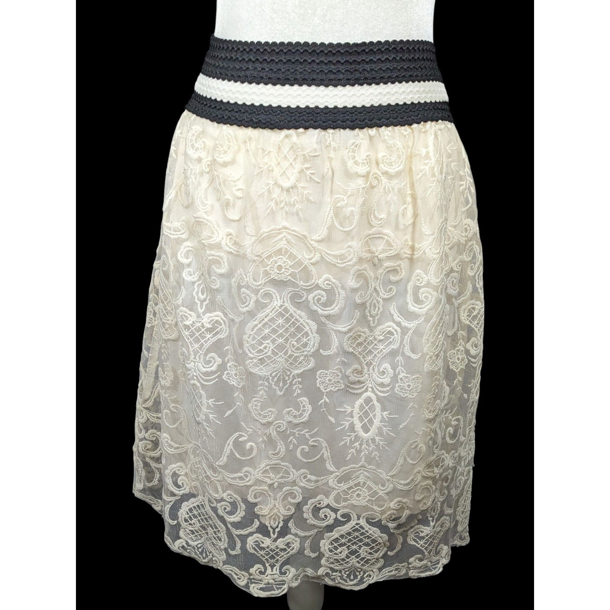 Other Jealous Tomato Coquette Heart Lace Skirt Size Small Size 26" / US 2 / IT 38 - 2 Thumbnail
