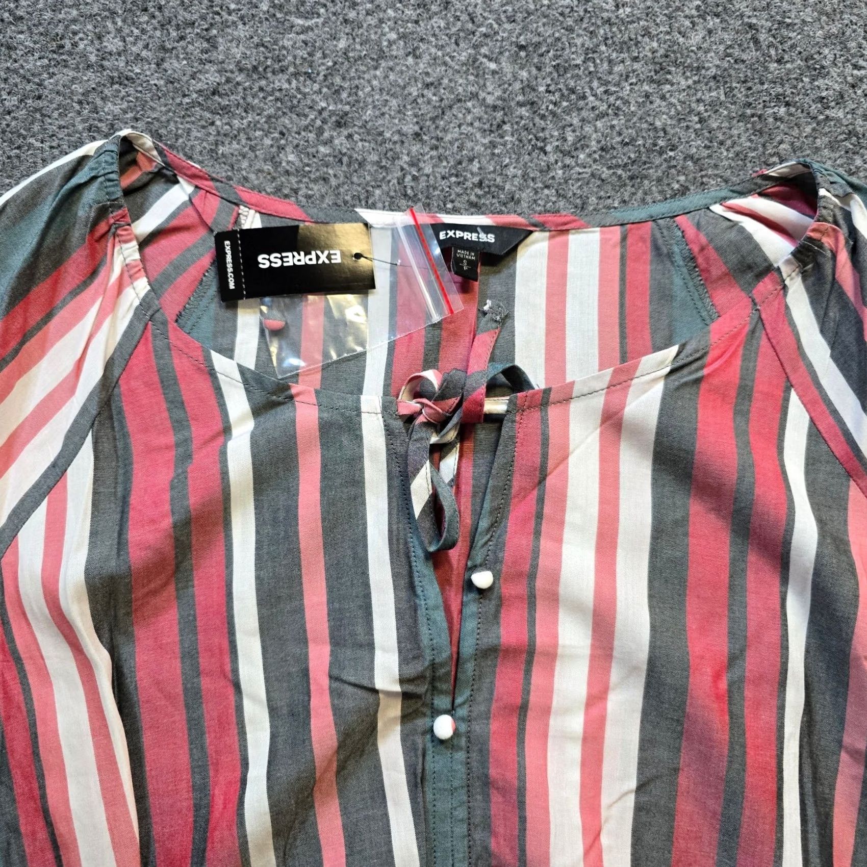 Express Express Top Womens Size S Gray Red Stripe Cropped Long Sleeve Blouse Size S / US 4 / IT 40 - 2 Thumbnail