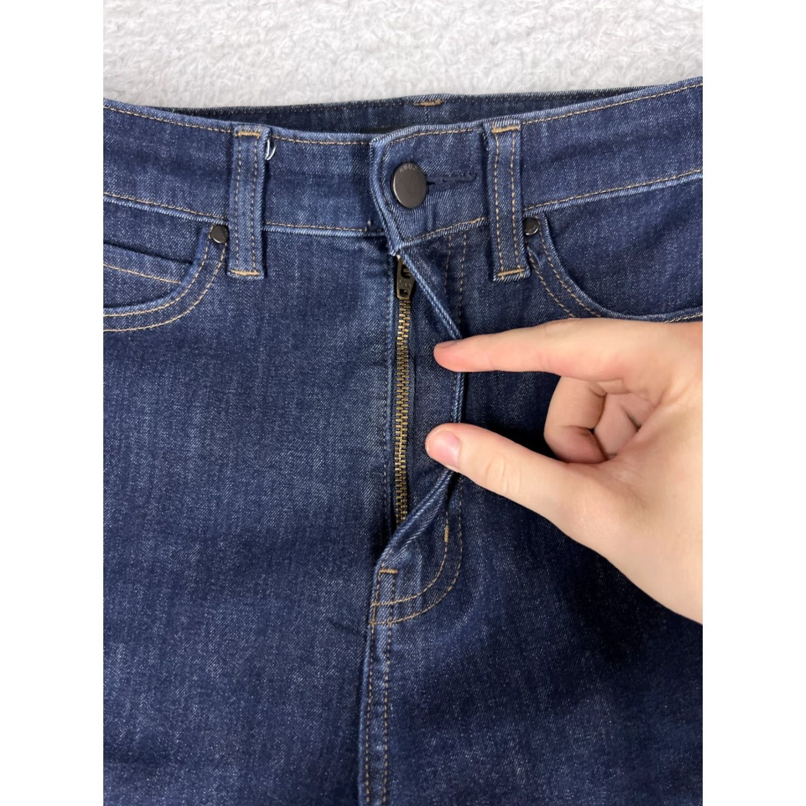 Uniqlo Uniqlo Jeans Women 2 Blue Denim Tapered Dark Wash Stretch Cotton Blend Regular Rise Mid Inseam 27" 5-Pocket Zip Front Womens Jeans Blue 2 Size 26" / US 2 / IT 38 - 4 Thumbnail