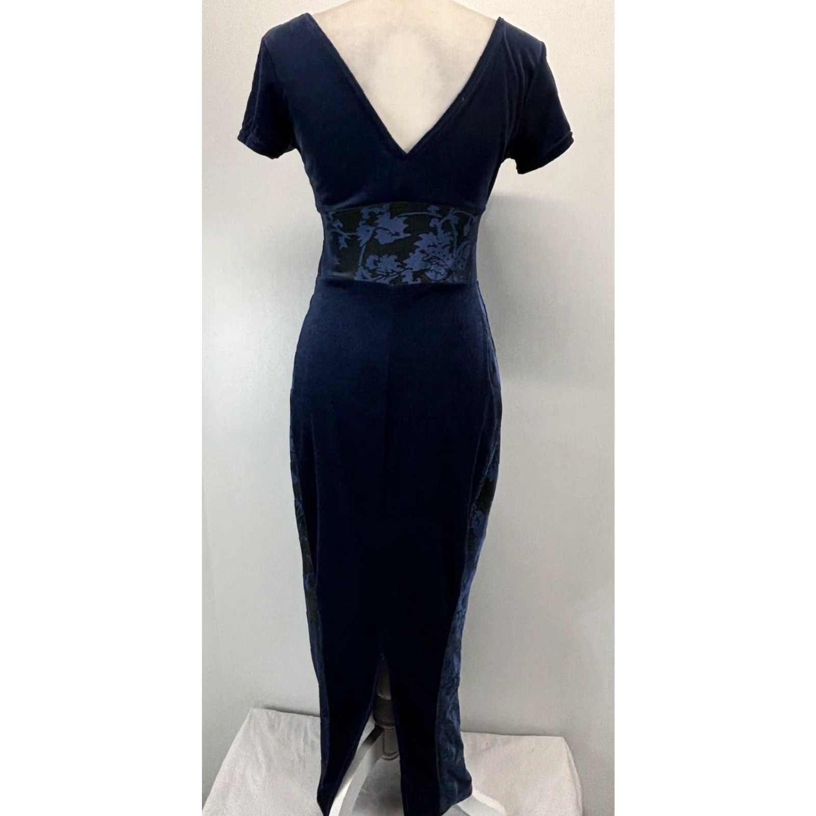 Velvet VINTAGE Possessed Velvet Maxi Dress Blue Floral V-Neck Short Sleeve XS/S Women Regular Grunge Whimsigoth 90s Halloween Party/Cocktail Fall Winter Size XS / US 0-2 / IT 36-38 - 3 Thumbnail