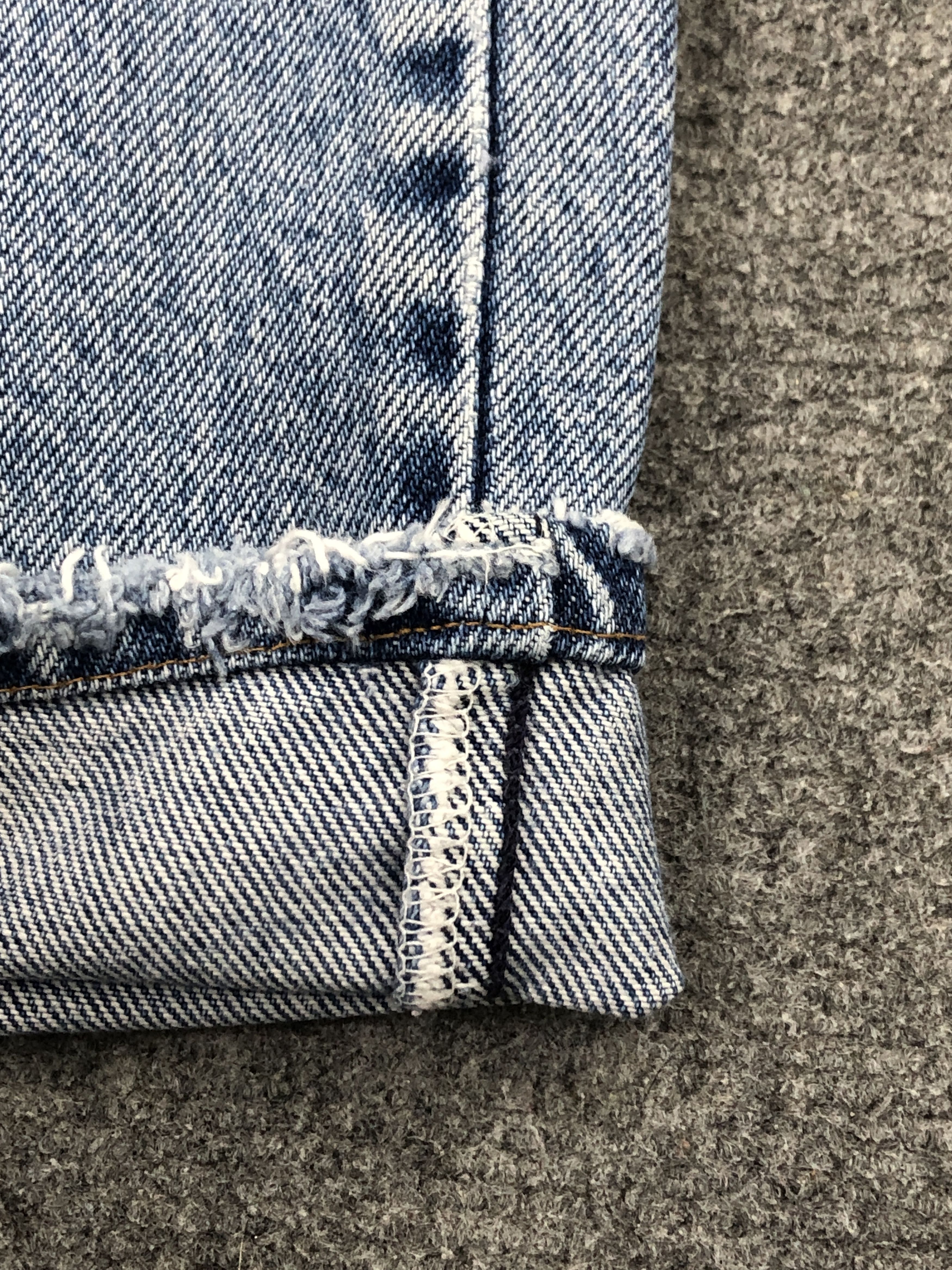Levi's × Vintage Distressed Vintage 90s Levi's 505 Light Blue Washed Jeans Size US 32 / EU 48 - 9 Thumbnail