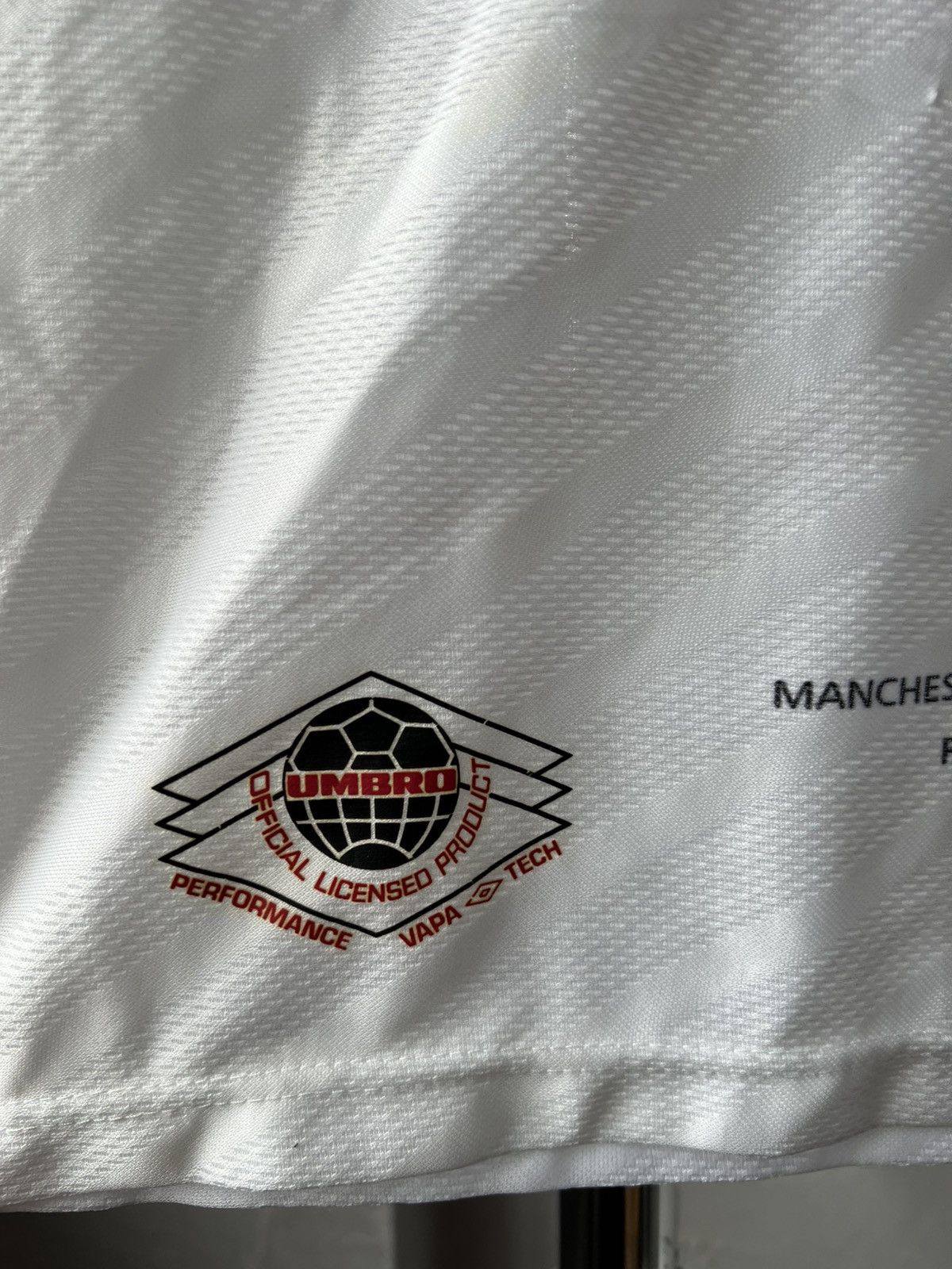 Umbro 1996/97 MANCHESTER UNITED AWAY SOCCER JERSEY SHIRT SIZE BOYS Size US XXS / EU 40 - 3 Thumbnail