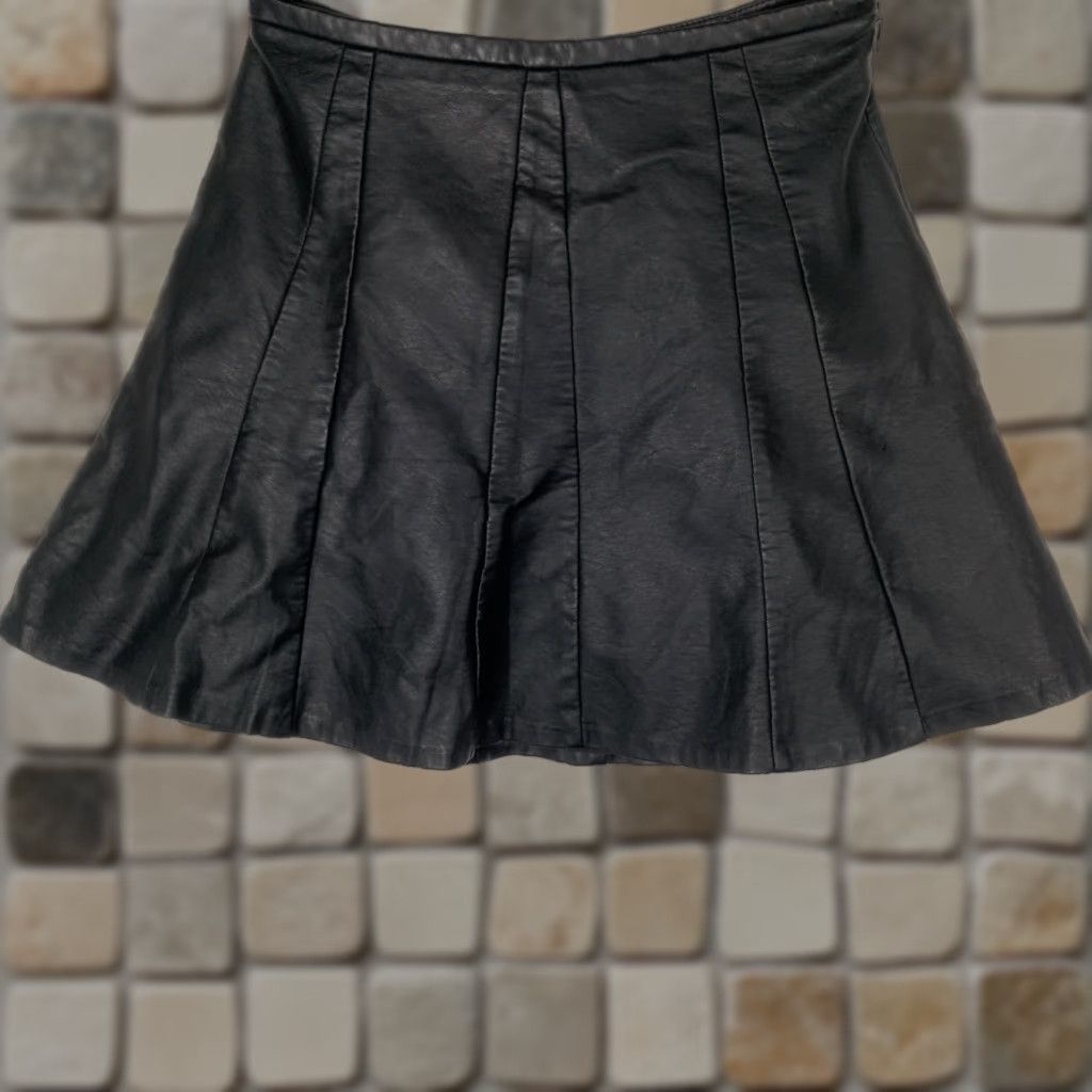 Express Express Skirt XS Black Mini Viscose PU Pleather Faux Leather Skater Biker Sexy Party Casual Womens Size 26" / US 2 / IT 38 - 1 Thumbnail