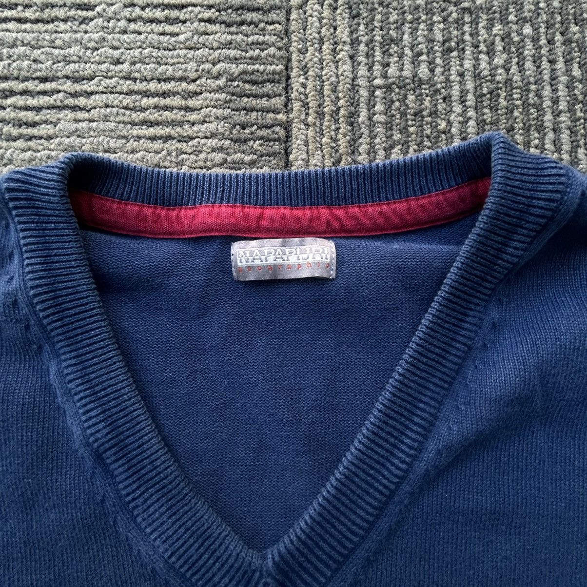 Napapijri Vintage Napapijri Navy Blue V-Neck sweater Size US S / EU 44-46 / 1 - 3 Thumbnail