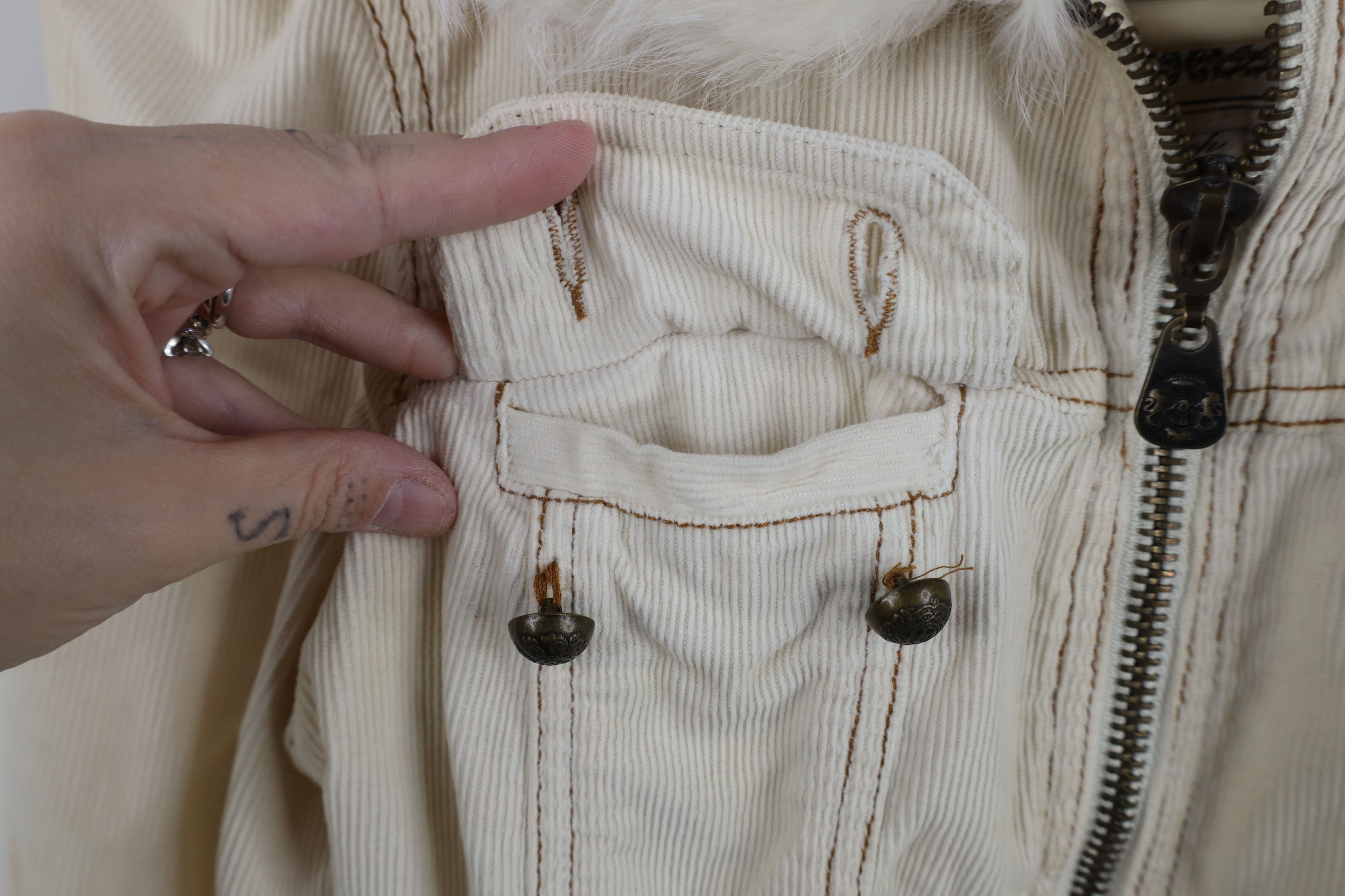 Guess Vintage 90s Y2K Guess Rabbit Corduroy Trucker Jacket Cream Size XS / US 0-2 / IT 36-38 - 7 Thumbnail