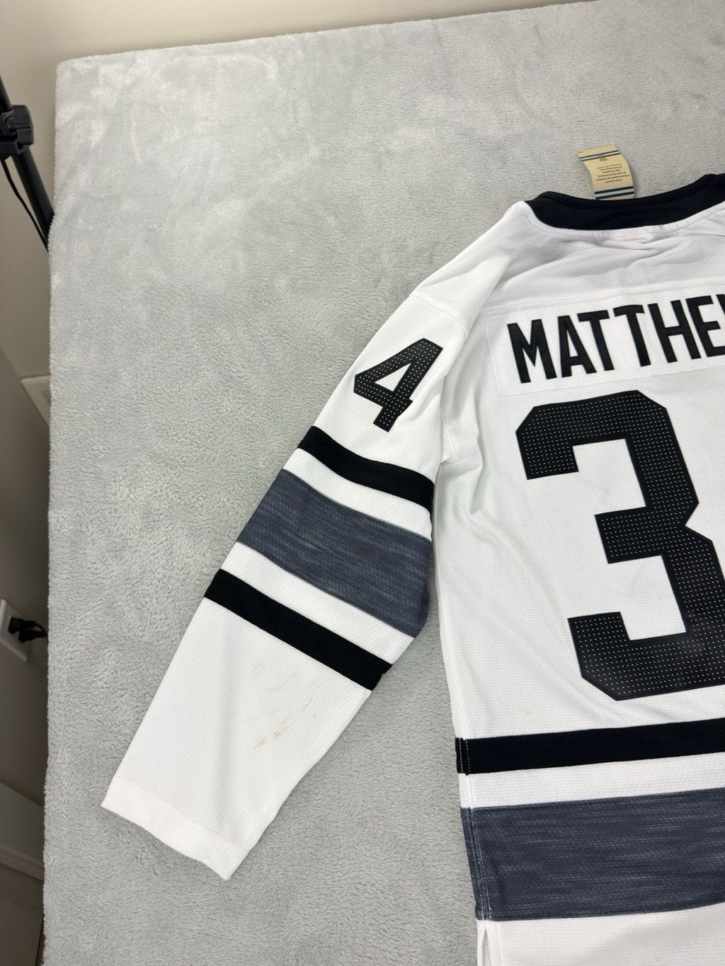 Mitchell & Ness Mitchell & Ness NWT Men's Sz Large Austin Matthews 2019 NHL Size US L / EU 52-54 / 3 - 19 Thumbnail