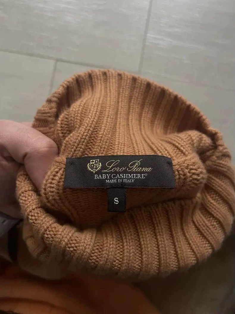 Loro Piana LORO PIANA She's wearing a cashmere cardigan Size S / US 4 / IT 40 - 2 Thumbnail