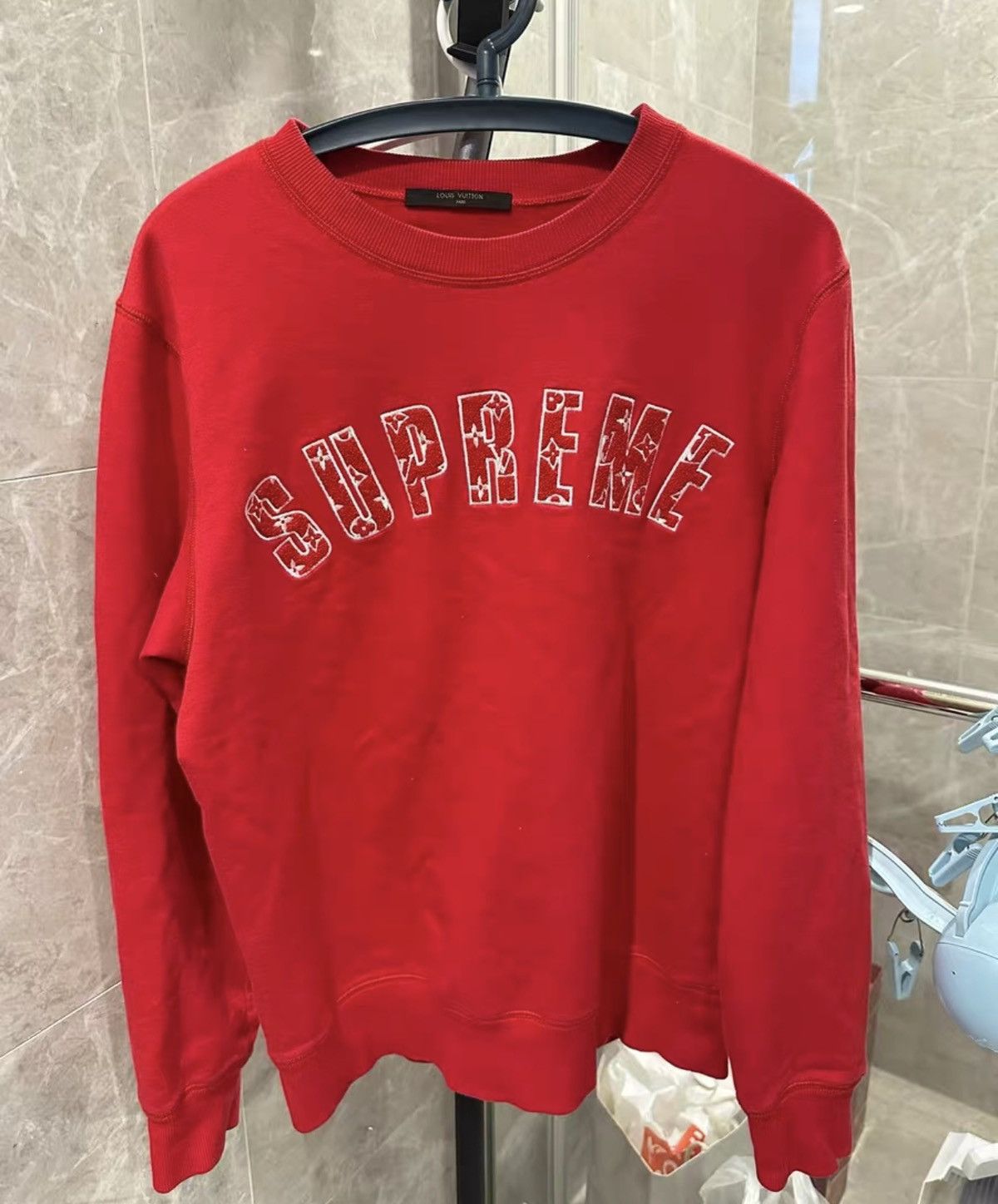 Louis Vuitton × Supreme Supreme Louis Vuitton arc logo crewneck Size US M / EU 48-50 / 2 - 1 Thumbnail