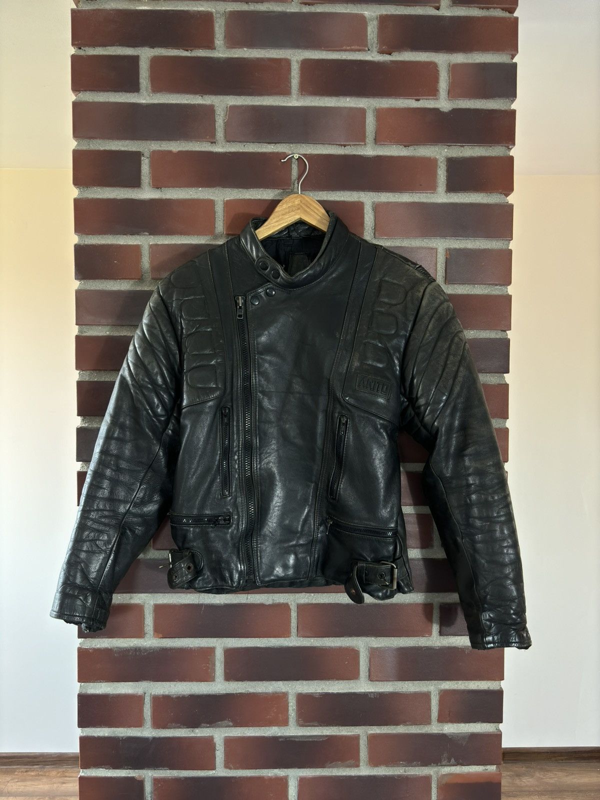 Vintage Vintage Leather Jacket men bikers 90s distressed avant-garde Size US S / EU 44-46 / 1 - 1 Thumbnail