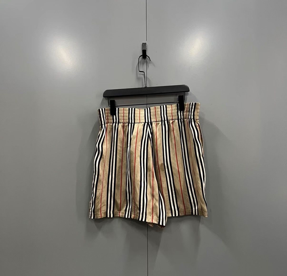 Burberry Burberry Classic Striped Short J41 Size US 40 / EU 56 - 2 Thumbnail
