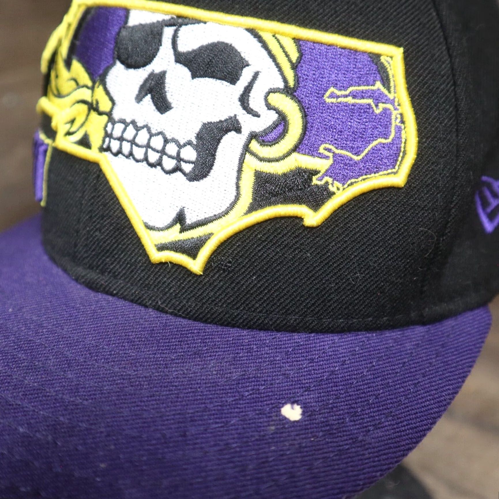 New Era ECU Pirates Hat Strapback Cap Purple NCAA Adjustable Adult Size 7 55.8cm New Era Baseball Cap College University Pirates Size ONE SIZE - 3 Thumbnail
