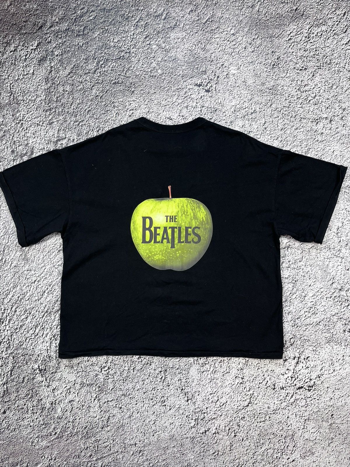 Band Tees Vintage Y2K The Beatles Apple Logo Band Tee size M Size US M / EU 48-50 / 2 - 1 Thumbnail
