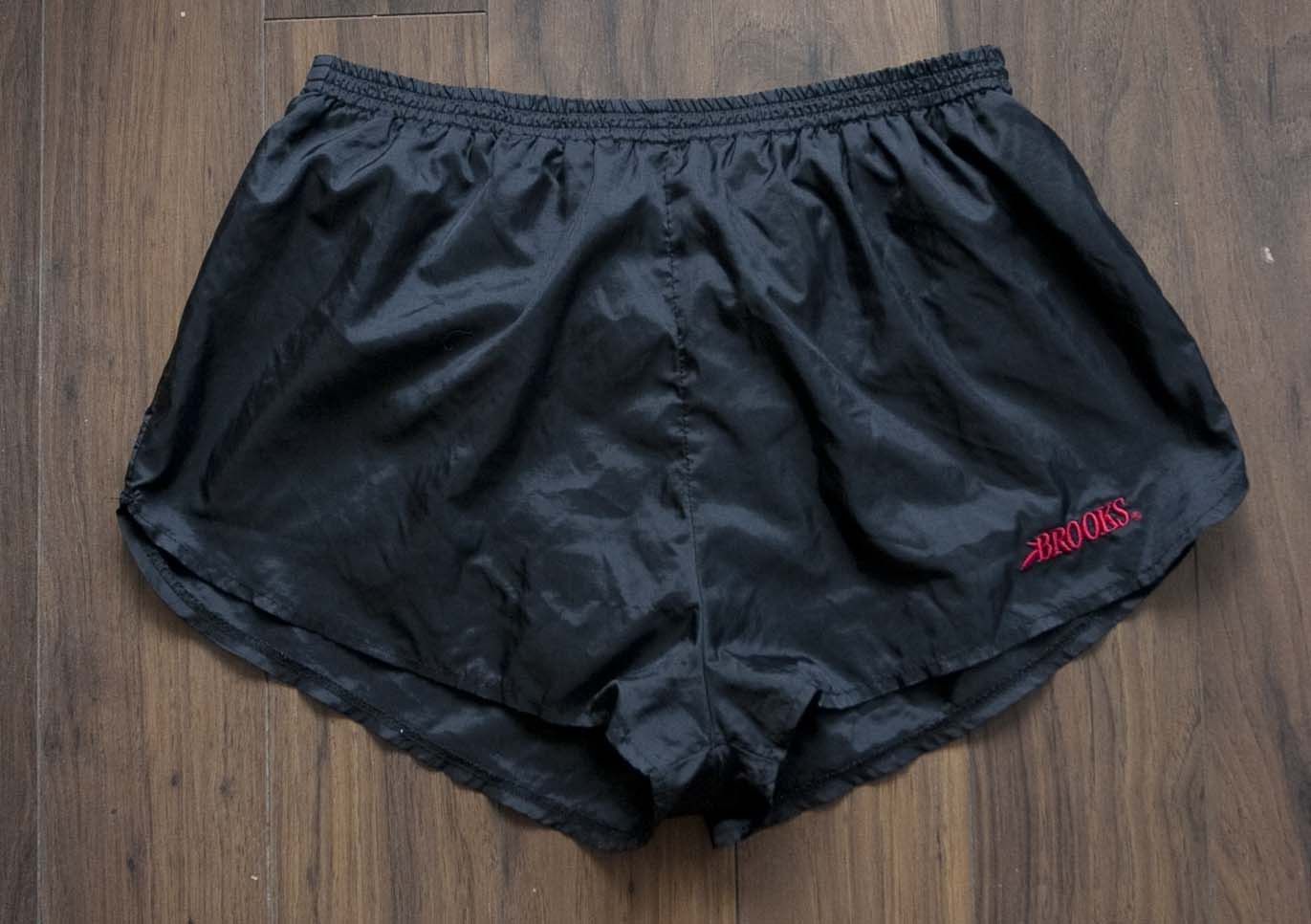 Brooks Brooks Shorts Running Jogging Size L/35 Black Size US 35 - 1 Thumbnail