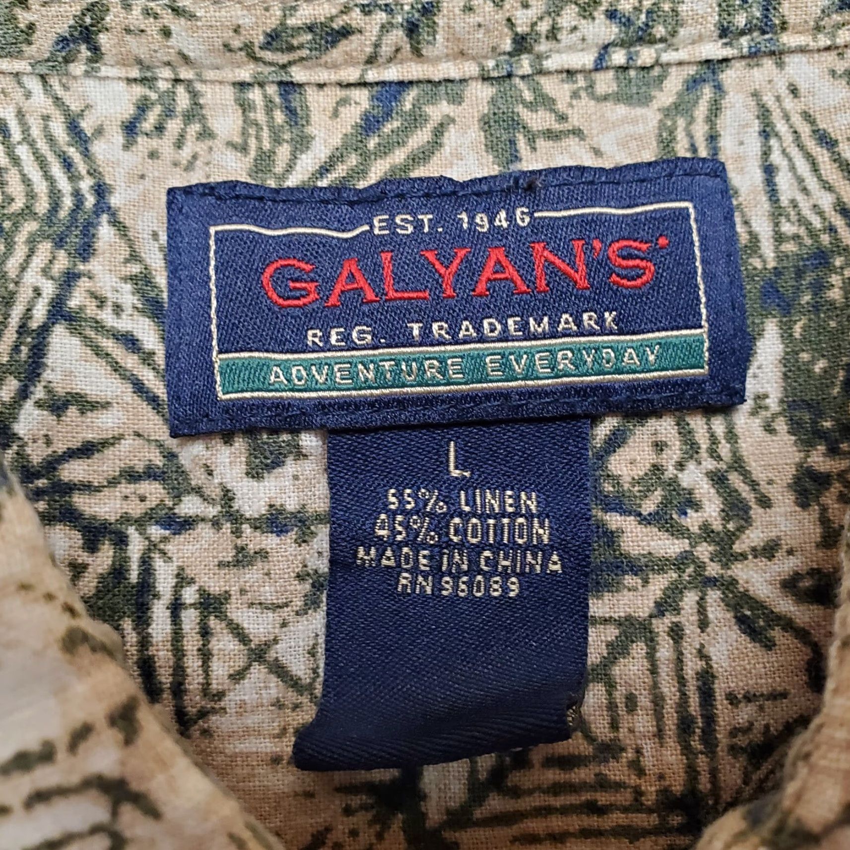 Vintage Galyans Linen Shirt Men L Green 55% Linen Short Sleeve Geometric VTG Comfort Button-Up Casual Travel Mens Size US L / EU 52-54 / 3 - 4 Thumbnail