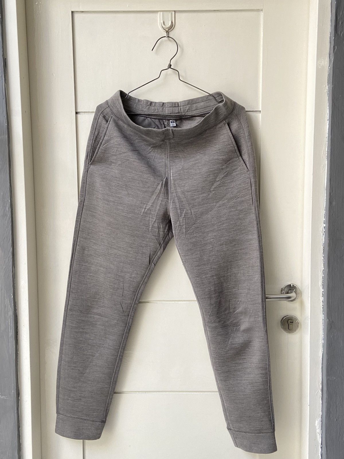 Uniqlo UNIQLO Grey Joggers Pants Size US 30 / EU 46 - 1 Thumbnail