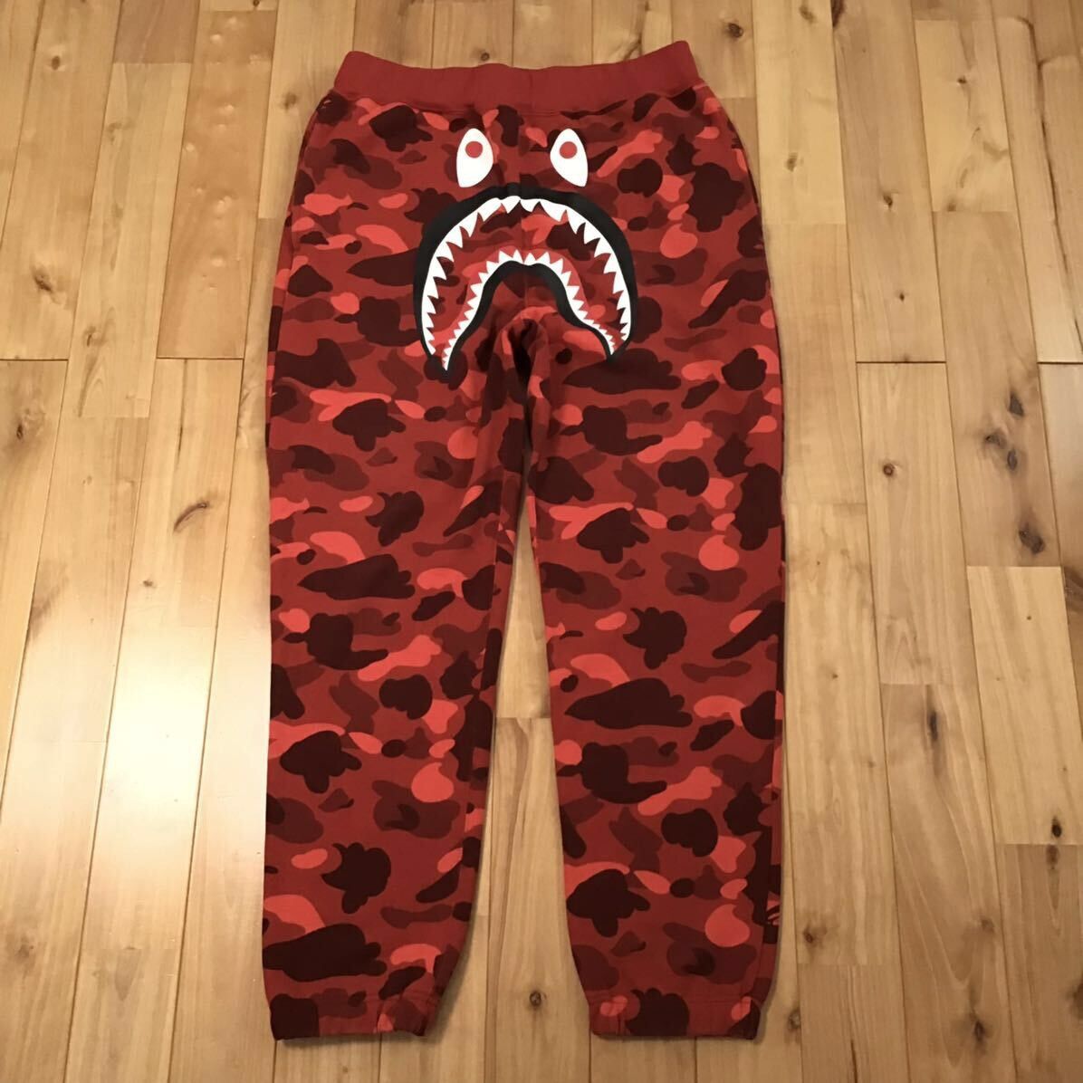 Bape BAPE Red camo shark sweat pants a bathing ape ★size M Size US 32 / EU 48 - 2 Thumbnail