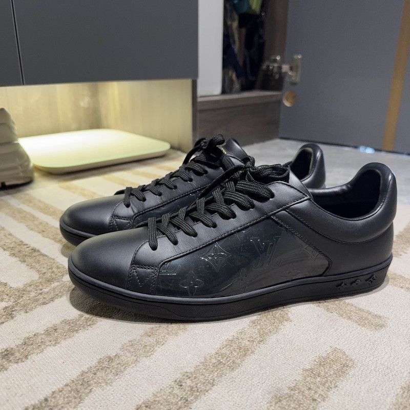 Louis Vuitton Louis Vuitton Low-Top Fashion Sneakers for Men 0089 Size US 8.5 / EU 41-42 - 1 Thumbnail
