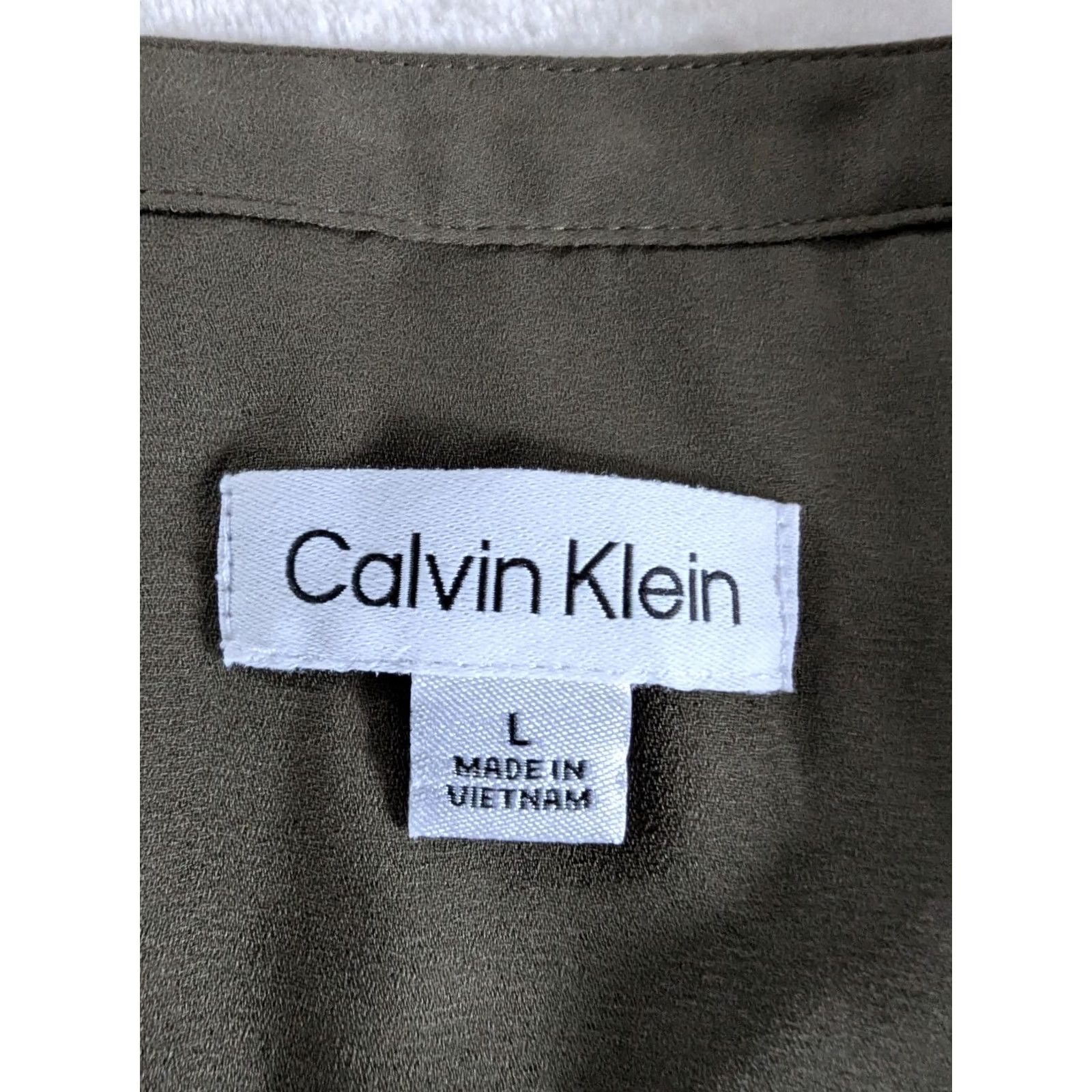 Olive Calvin Klein Blouse Women's L Sleeveless V-Neck Olive Green Flutter Sleeve Ruffle Office Casual Oliv e? Size L / US 10 / IT 46 - 3 Thumbnail