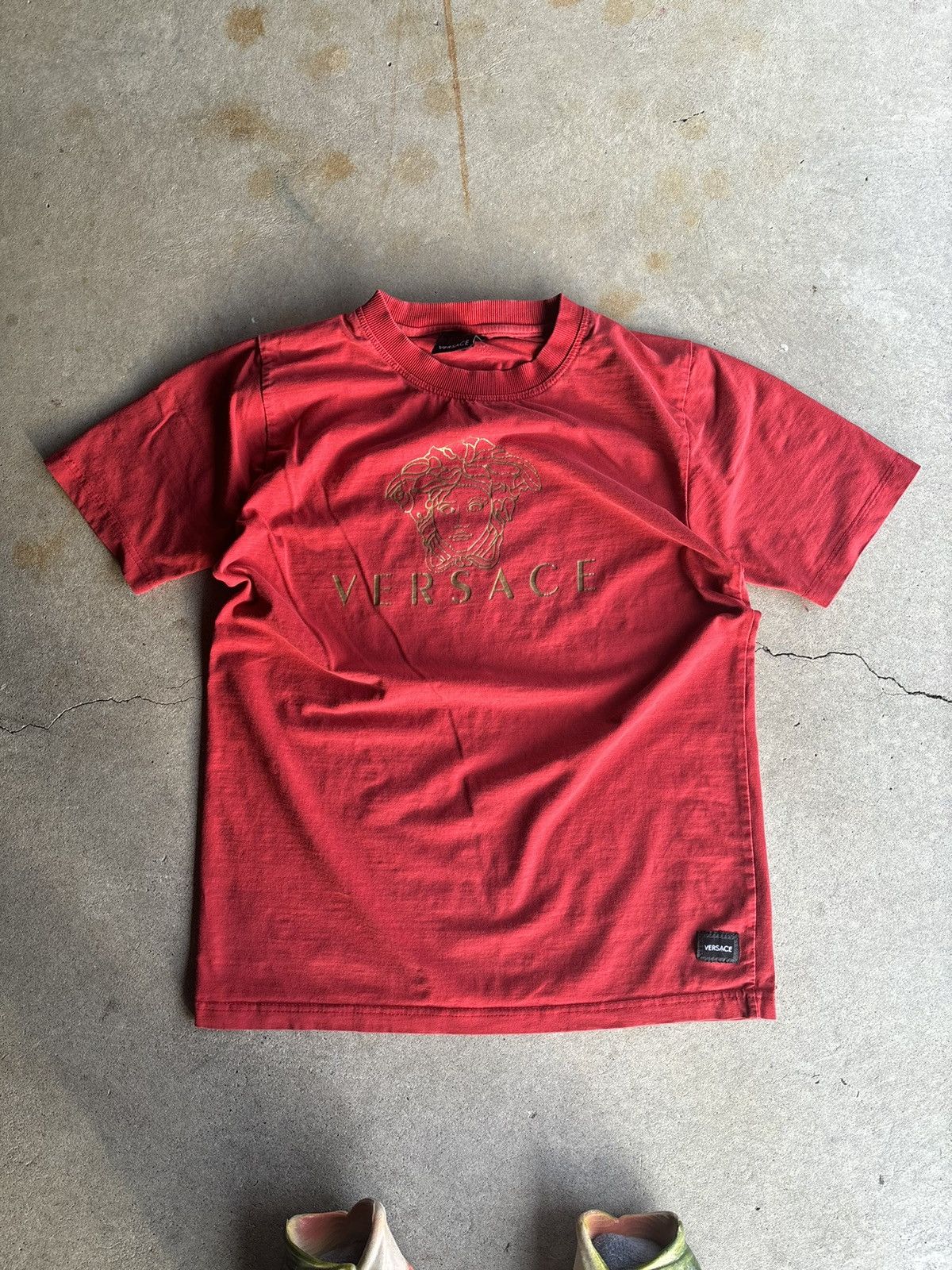 Vintage Crazy 90s Versace Big Logo Essential Red Boxy Grail Tee Size US M / EU 48-50 / 2 - 1 Thumbnail