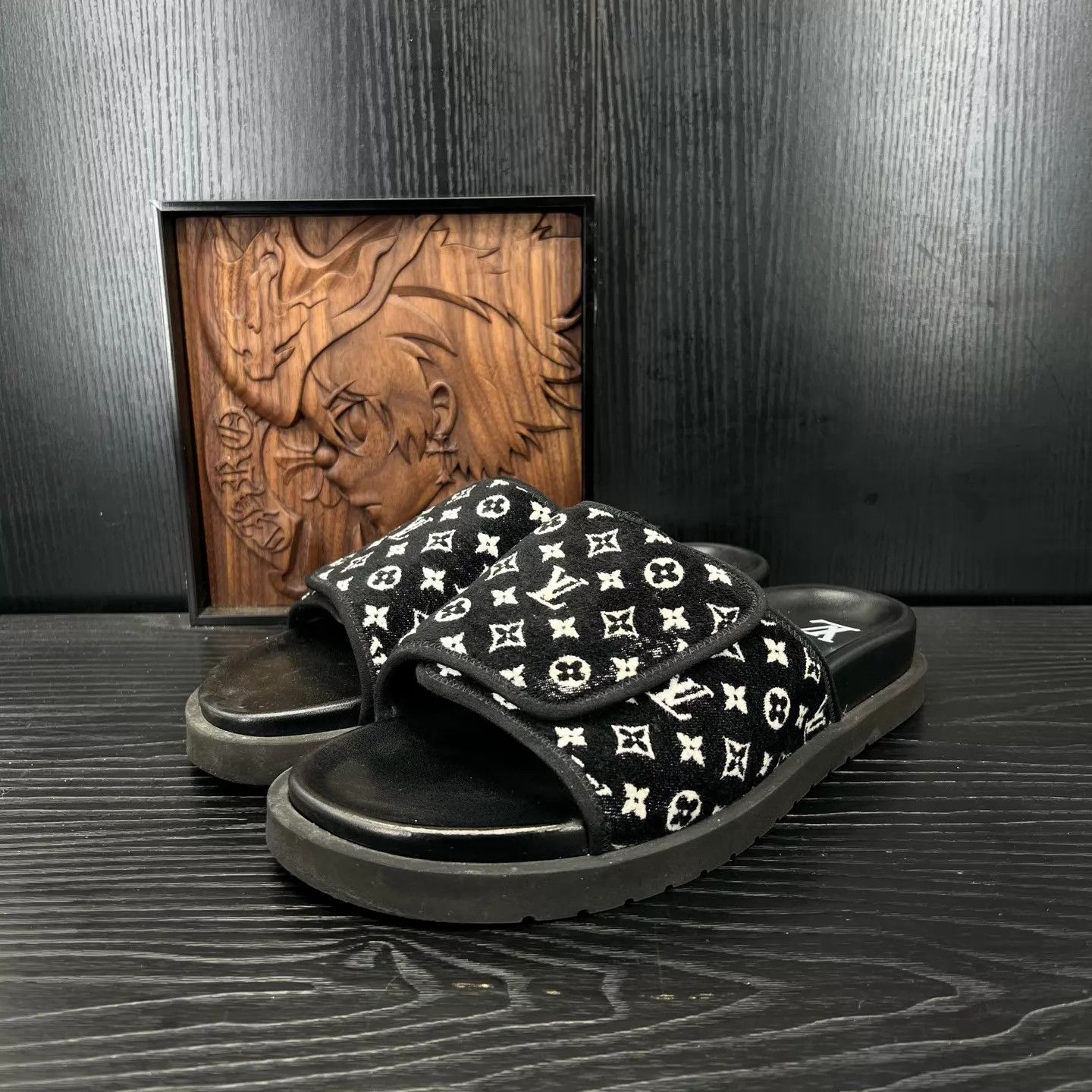 Louis Vuitton LV Miami B&W Print 8/42 Repaired Left Inner Flaw Size US 9 / EU 42 - 1 Thumbnail