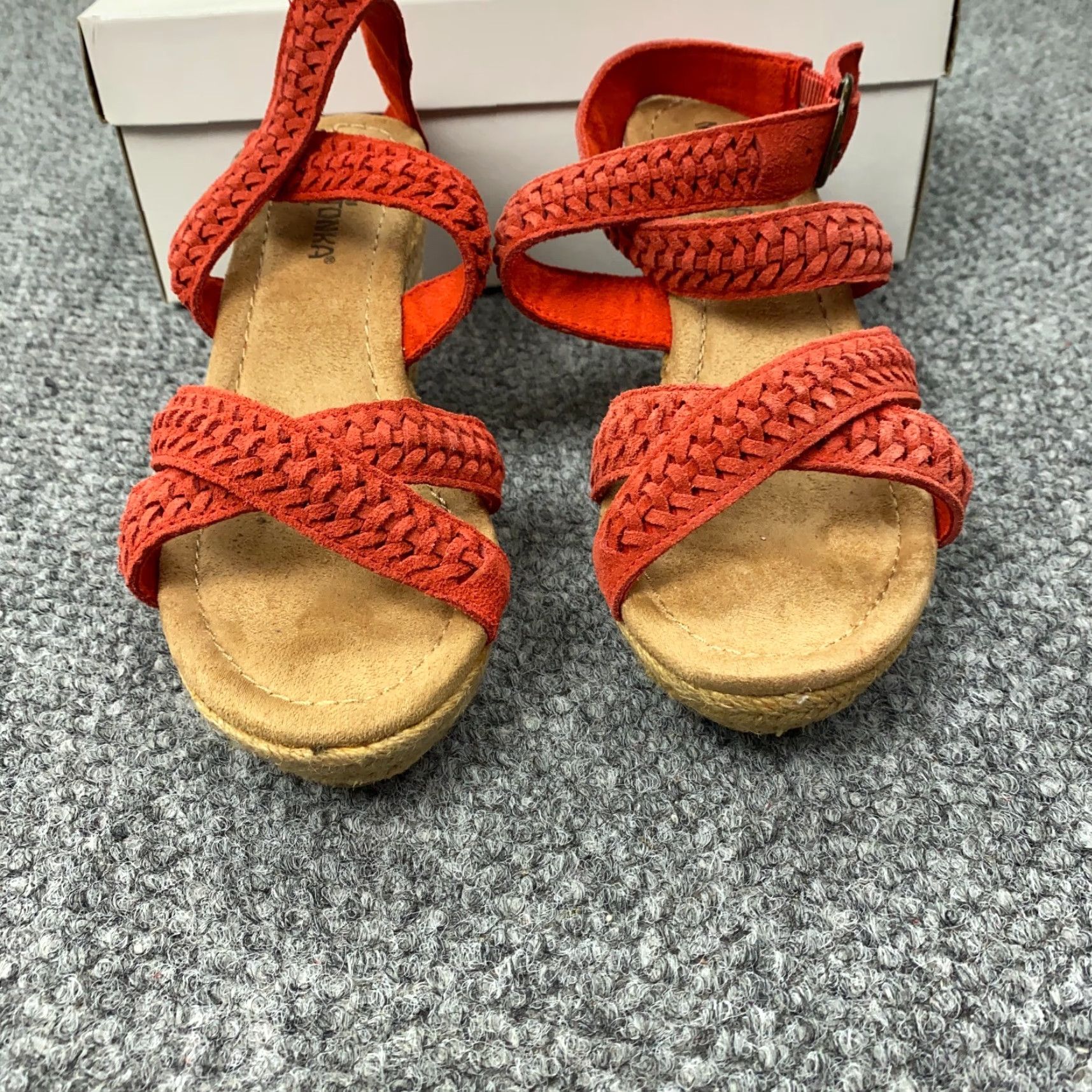 Minnetonka VINTAGE Minnetonka Women’s Sandals Size 6 Leather Wedge Open Toe Poppy Red Strappy Size US 6 / IT 36 - 3 Thumbnail