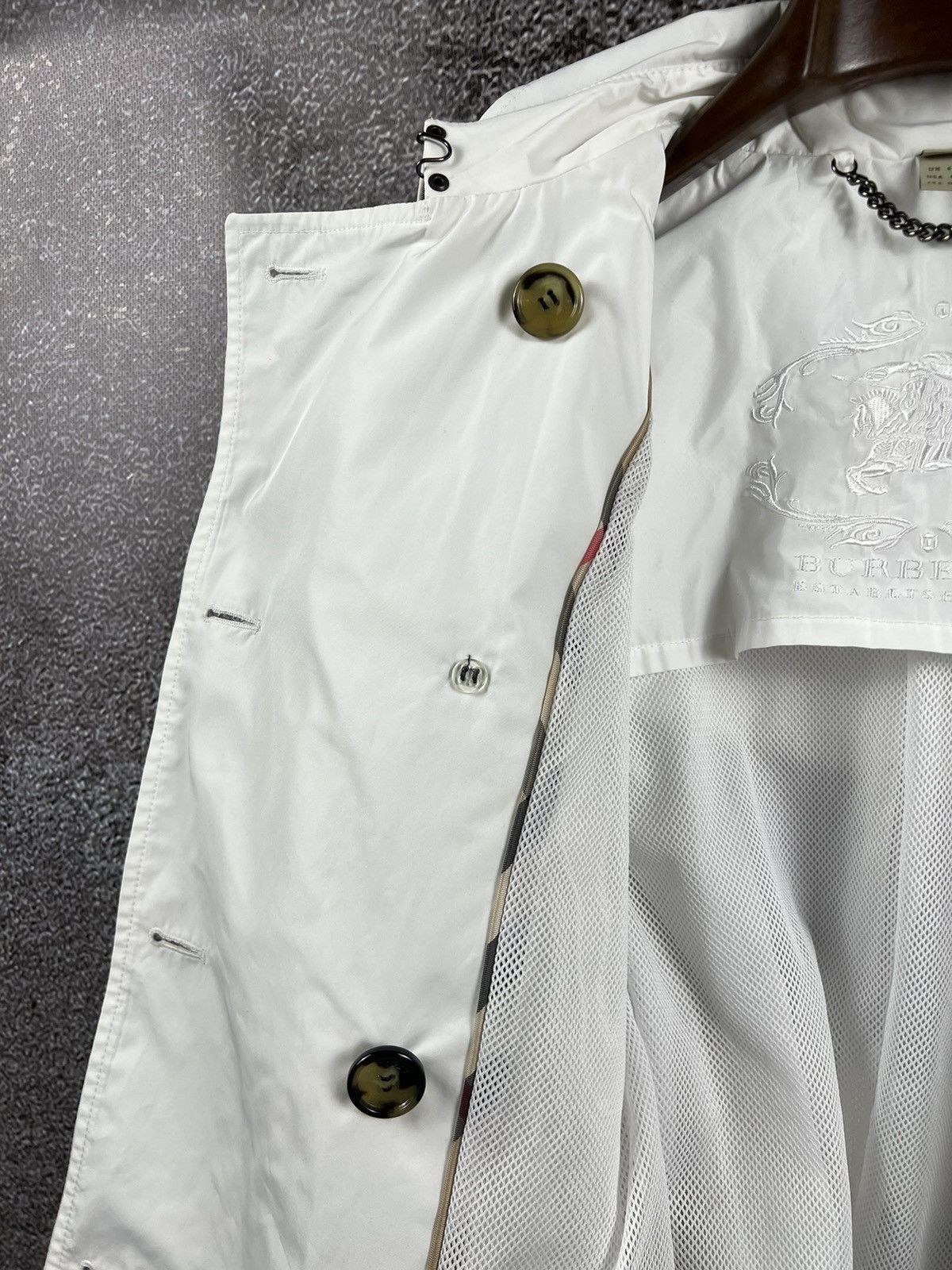Burberry × Designer Burberry London women’s short Trench Coat double breasted Size XS / US 0-2 / IT 36-38 - 22 Thumbnail
