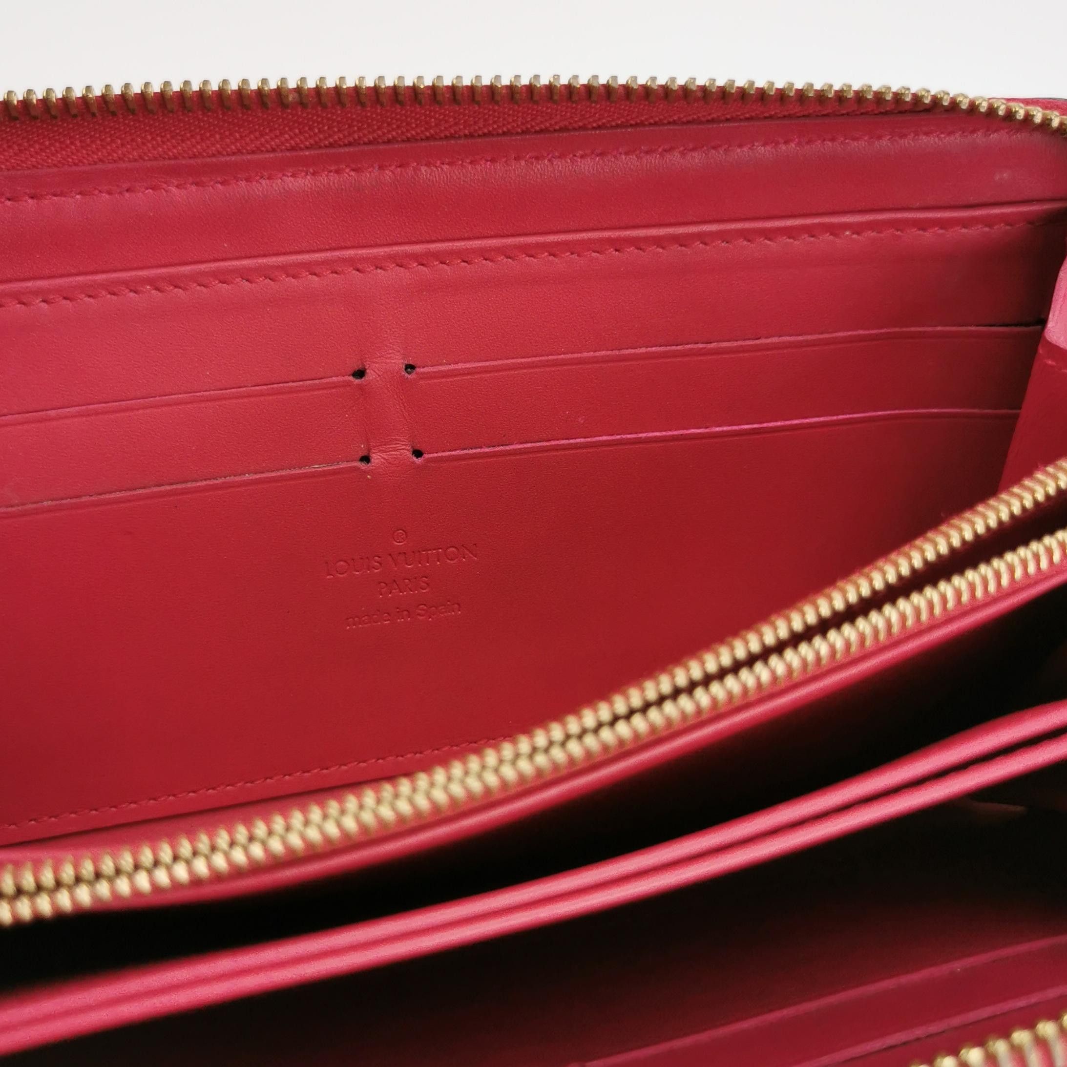 Louis Vuitton Louis Vuitton (LV) Zippy patent leather embossed monogram z Size ONE SIZE - 6 Thumbnail