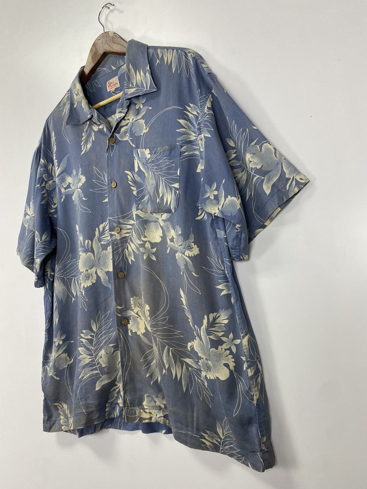 Vintage Red Letter Hawaiian Style shirt Size US XL / EU 56 / 4 - 4 Thumbnail
